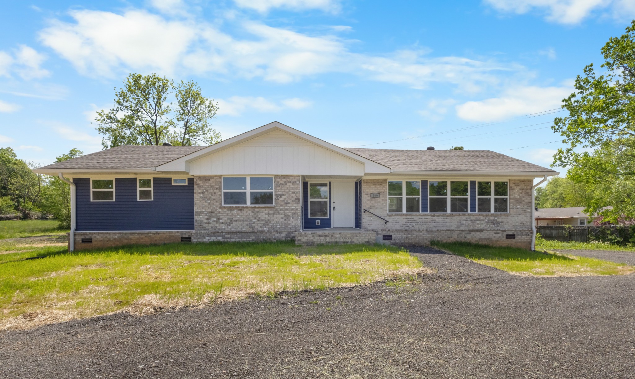 466 Lafayette Rd Property Photo 1