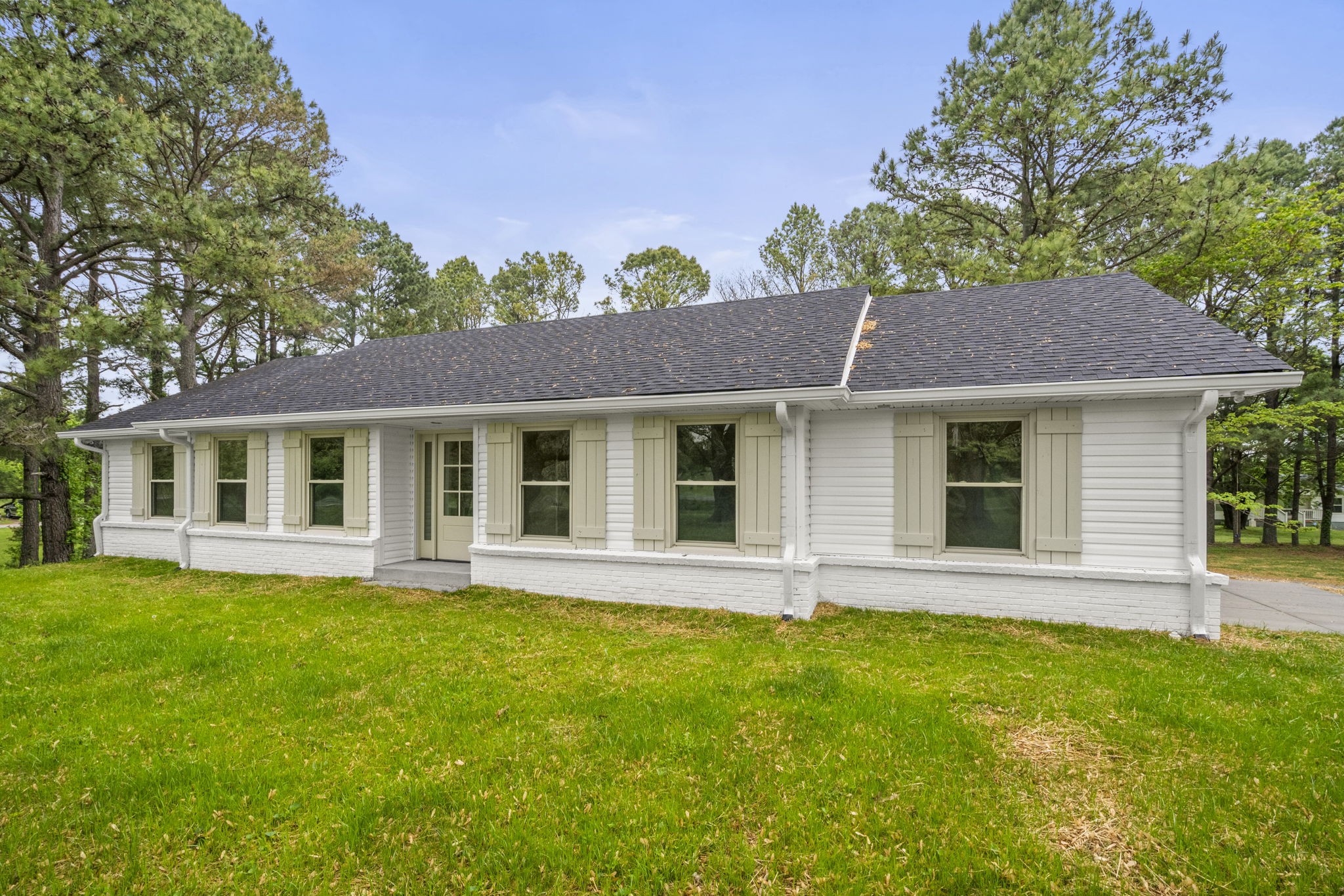 5670 Lakeview Rd Property Photo 1