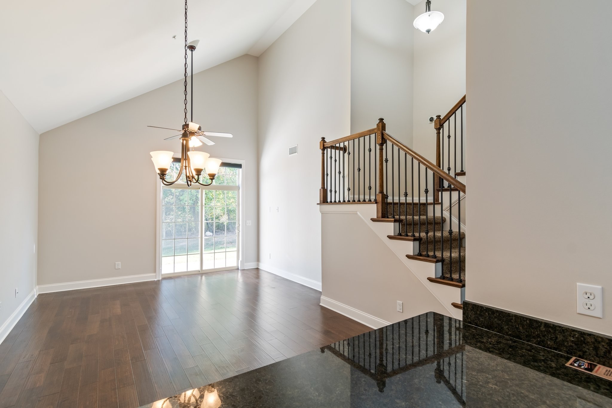 1041 Irish Way Property Photo 8