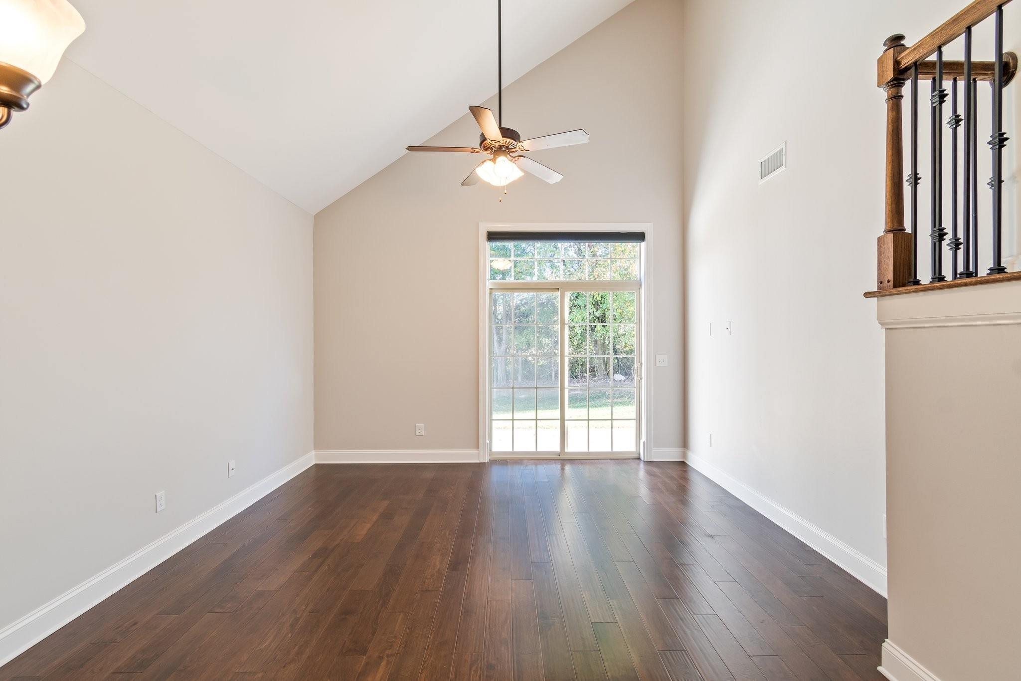 1041 Irish Way Property Photo 9