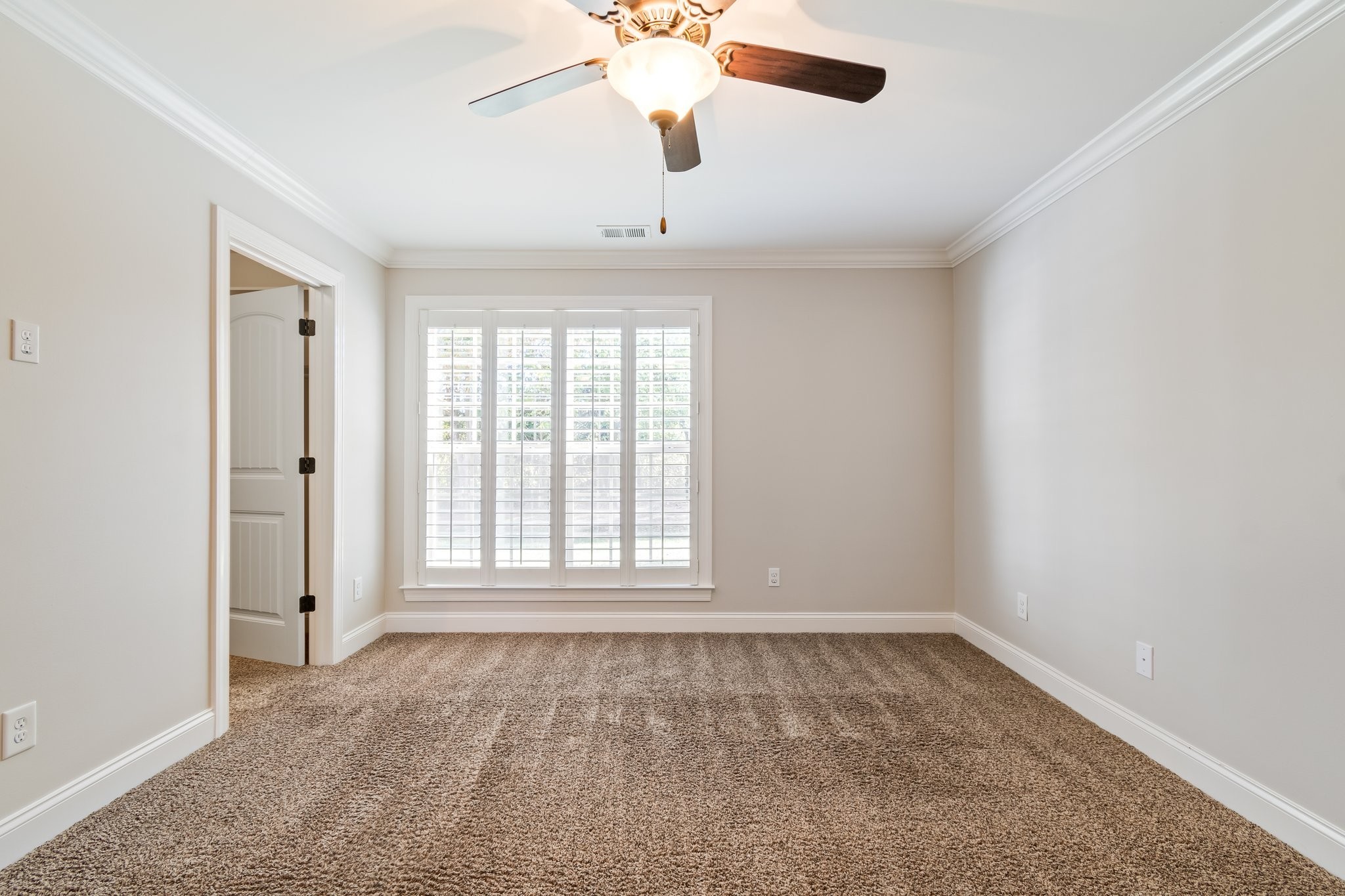 1041 Irish Way Property Photo 15