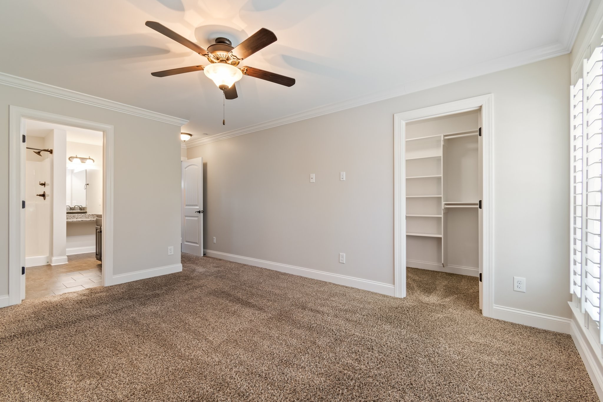 1041 Irish Way Property Photo 16