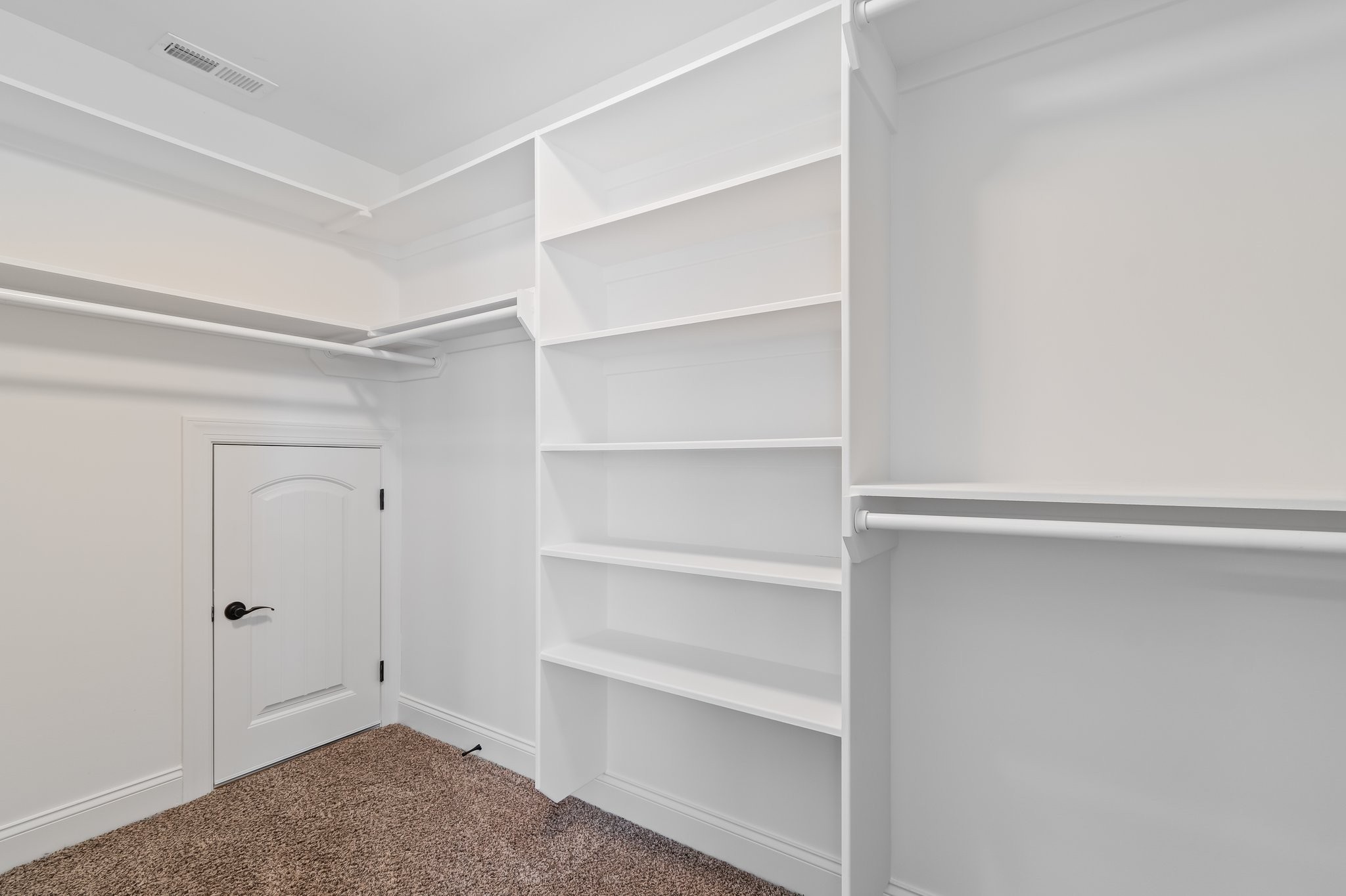 1041 Irish Way Property Photo 17