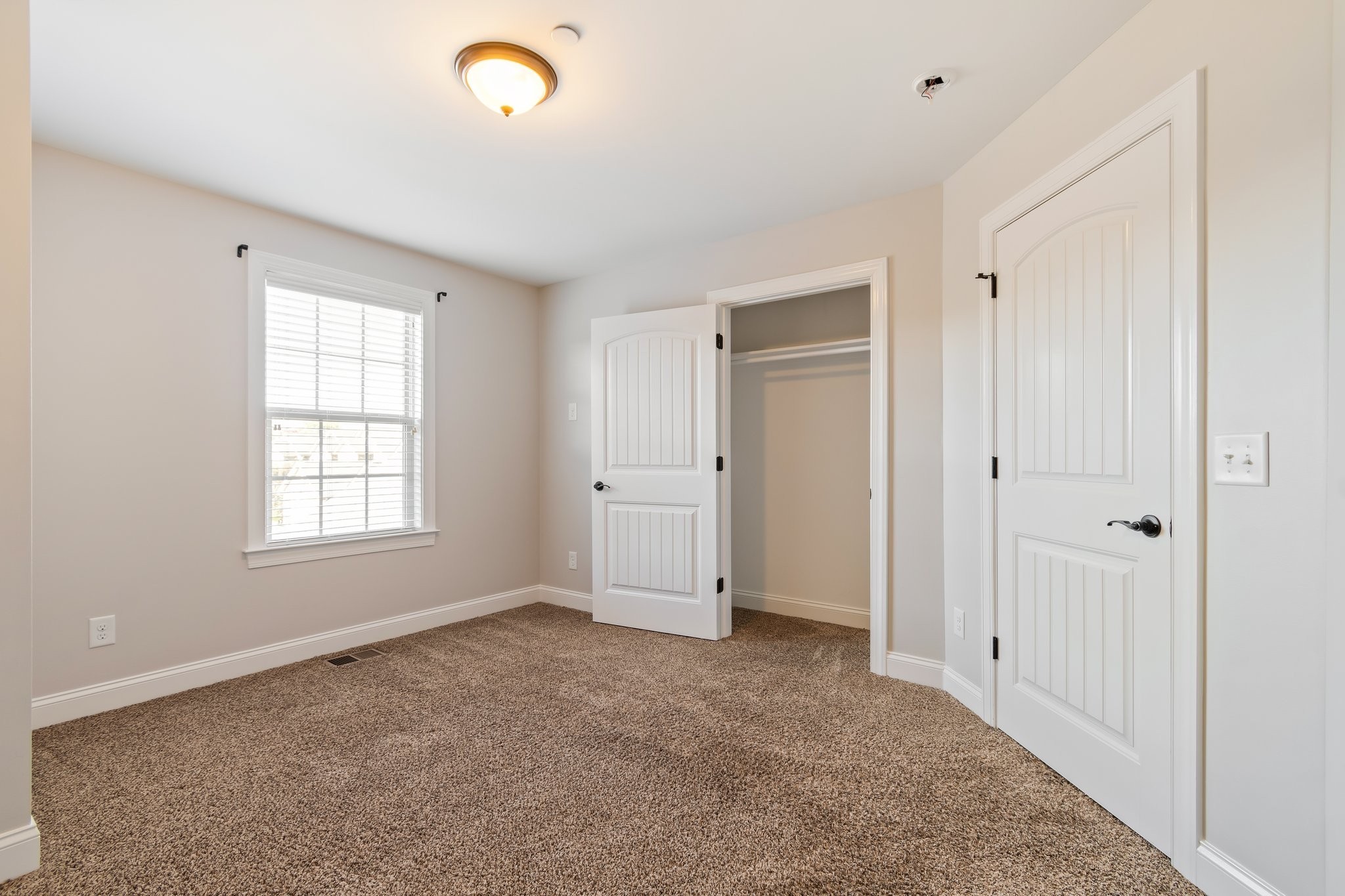 1041 Irish Way Property Photo 29