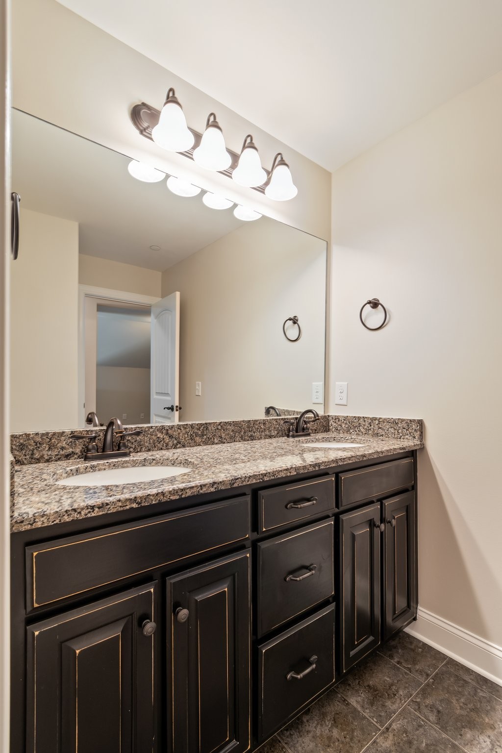 1041 Irish Way Property Photo 31