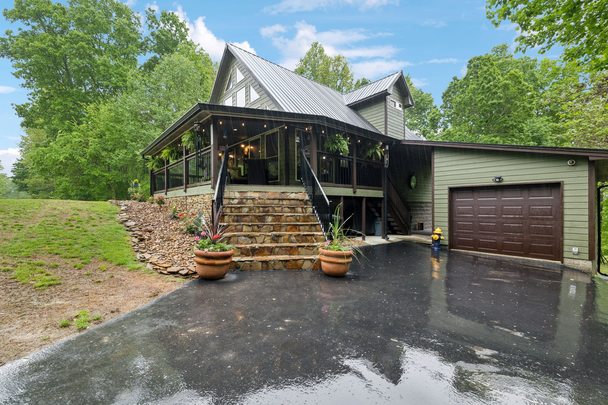 685 Hunters Landing Ln Property Photo 2