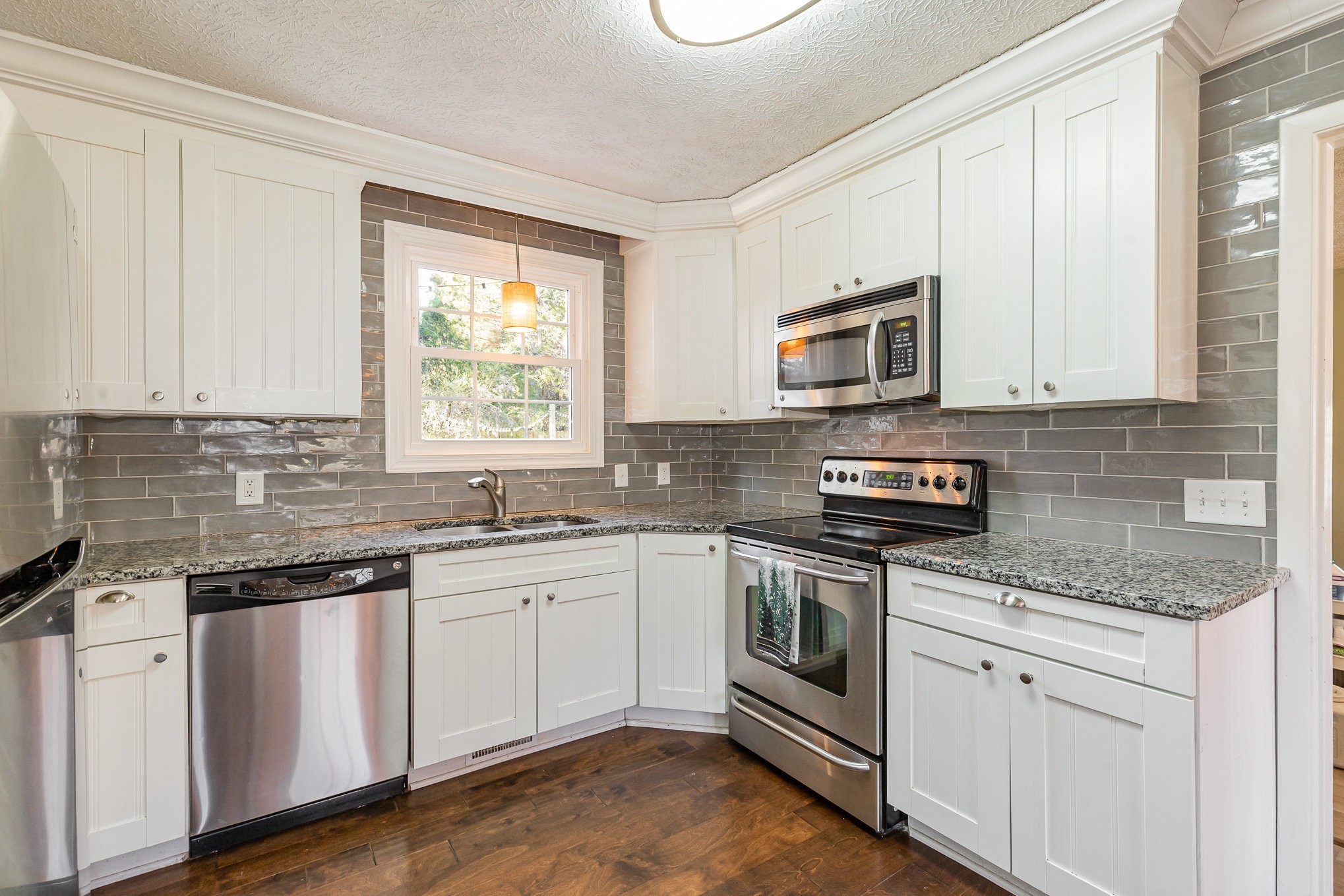7316 Chester Rd Property Photo 3