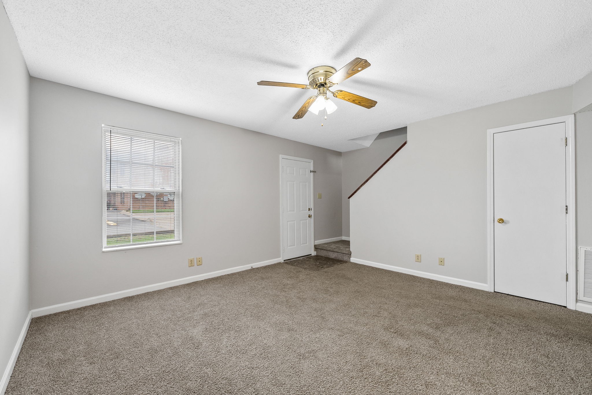 3287 Tower Dr Property Photo 8