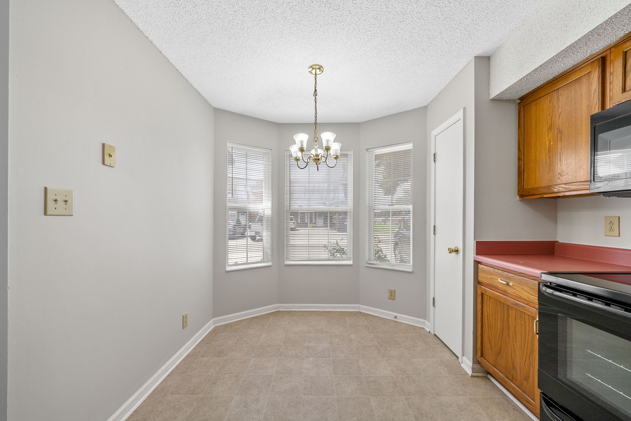 3287 Tower Dr Property Photo 9