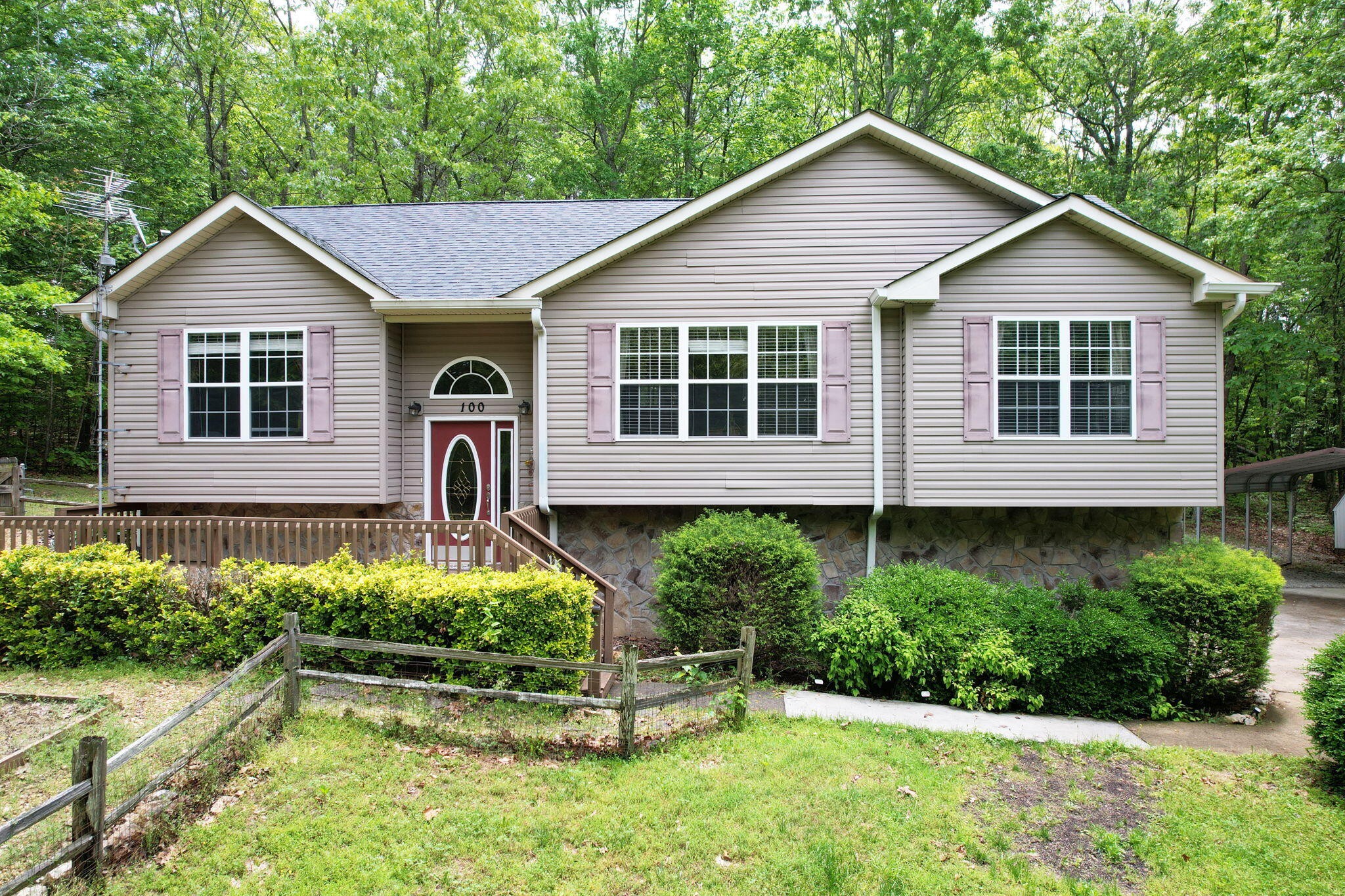 100 Treeann Lane Property Photo