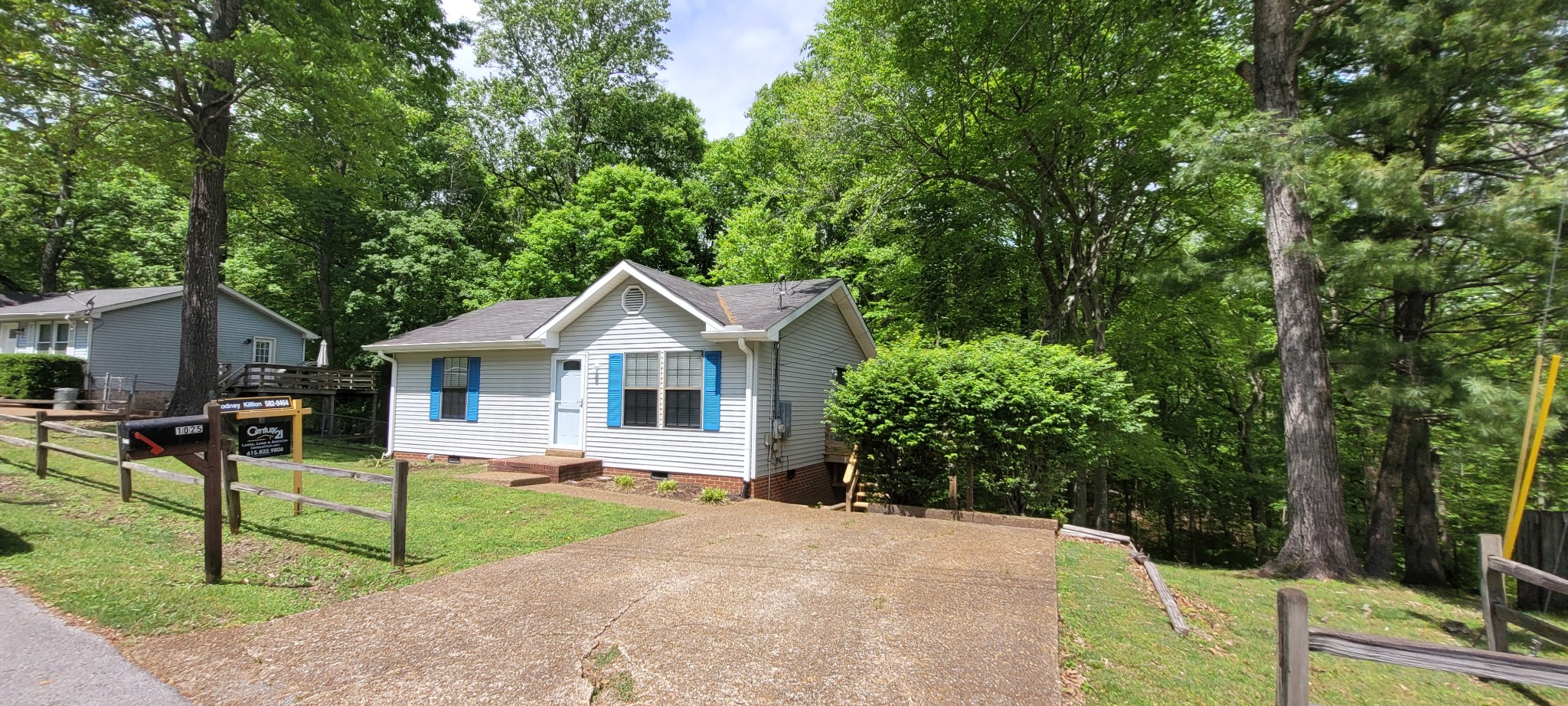 1025 Hollis Ln Property Photo 1