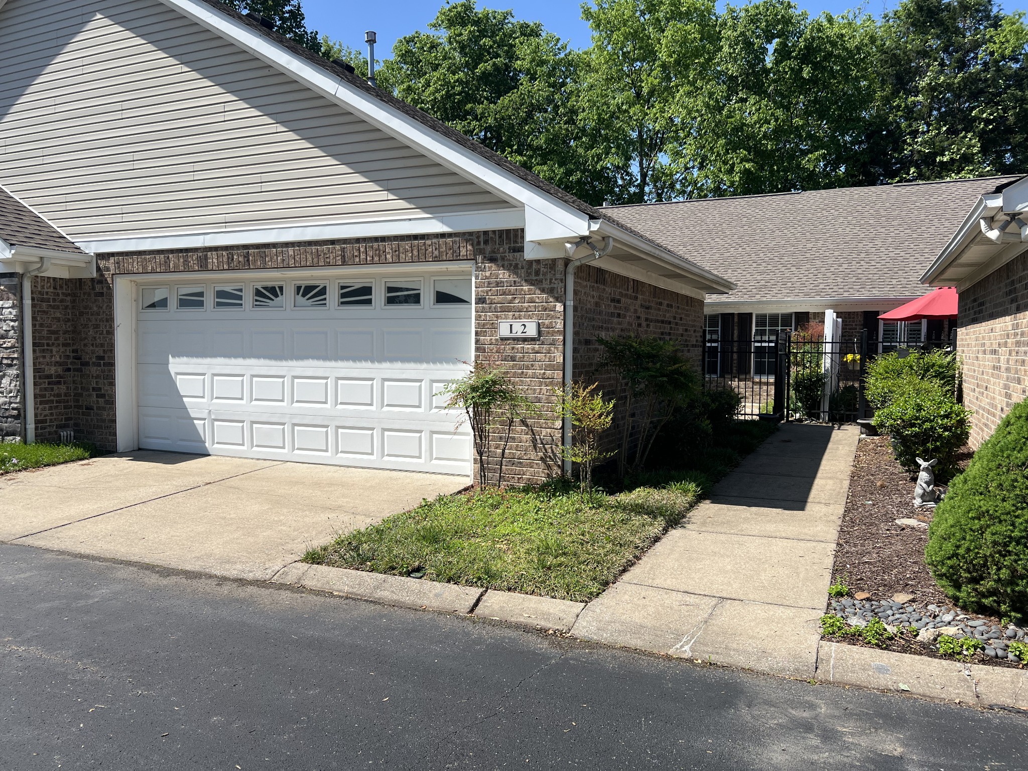 800 Browns Ln Property Photo 1