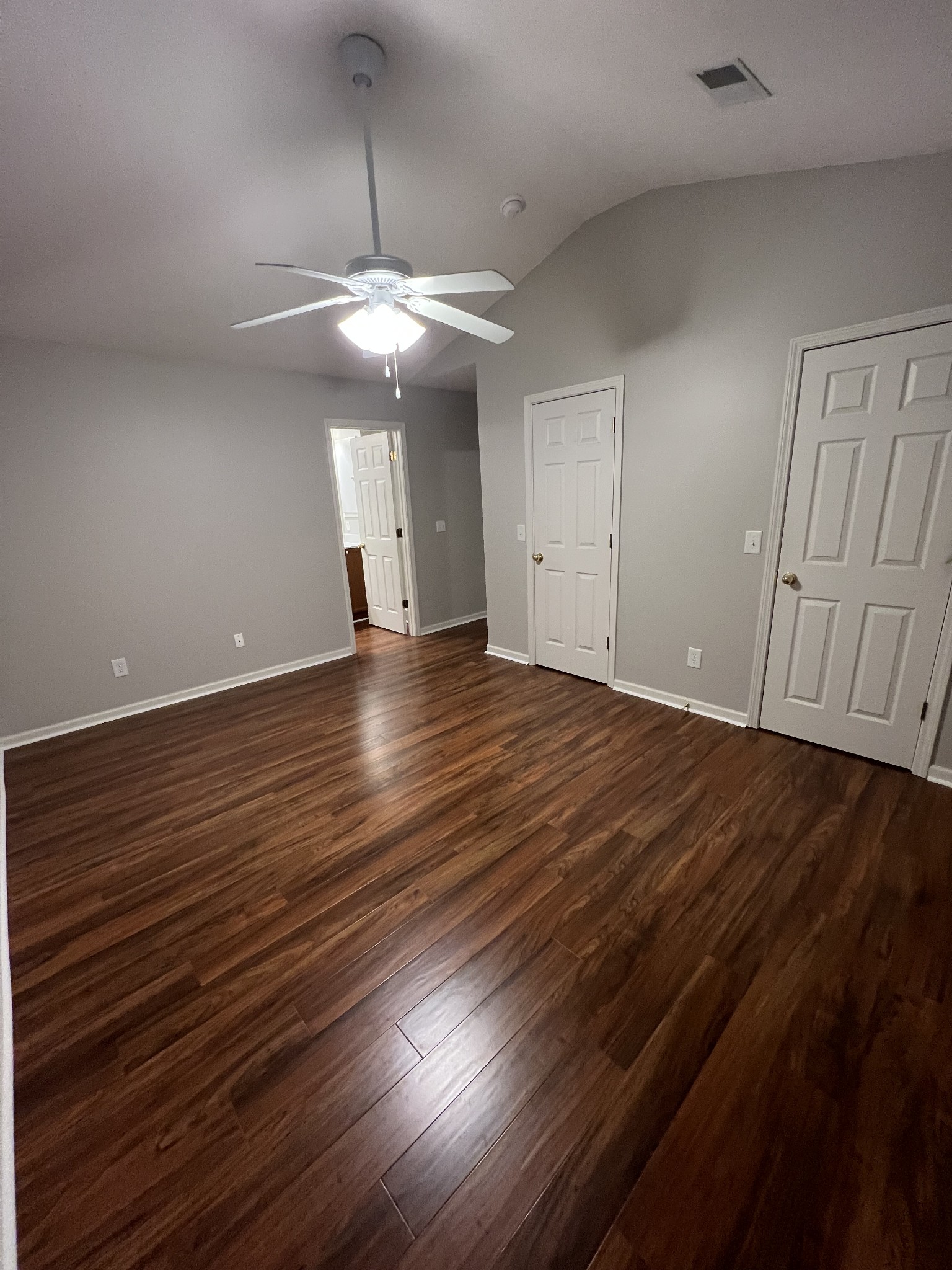 800 Browns Ln Property Photo 15