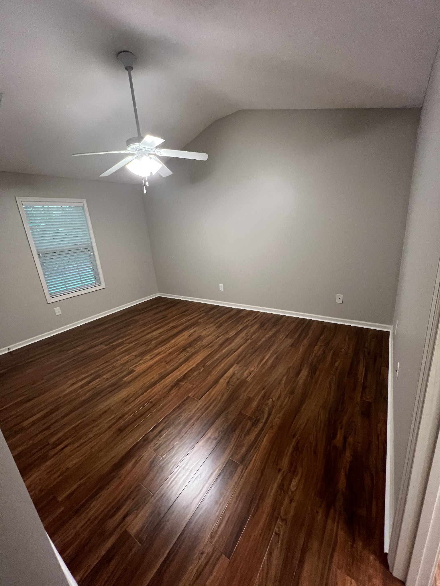800 Browns Ln Property Photo 18