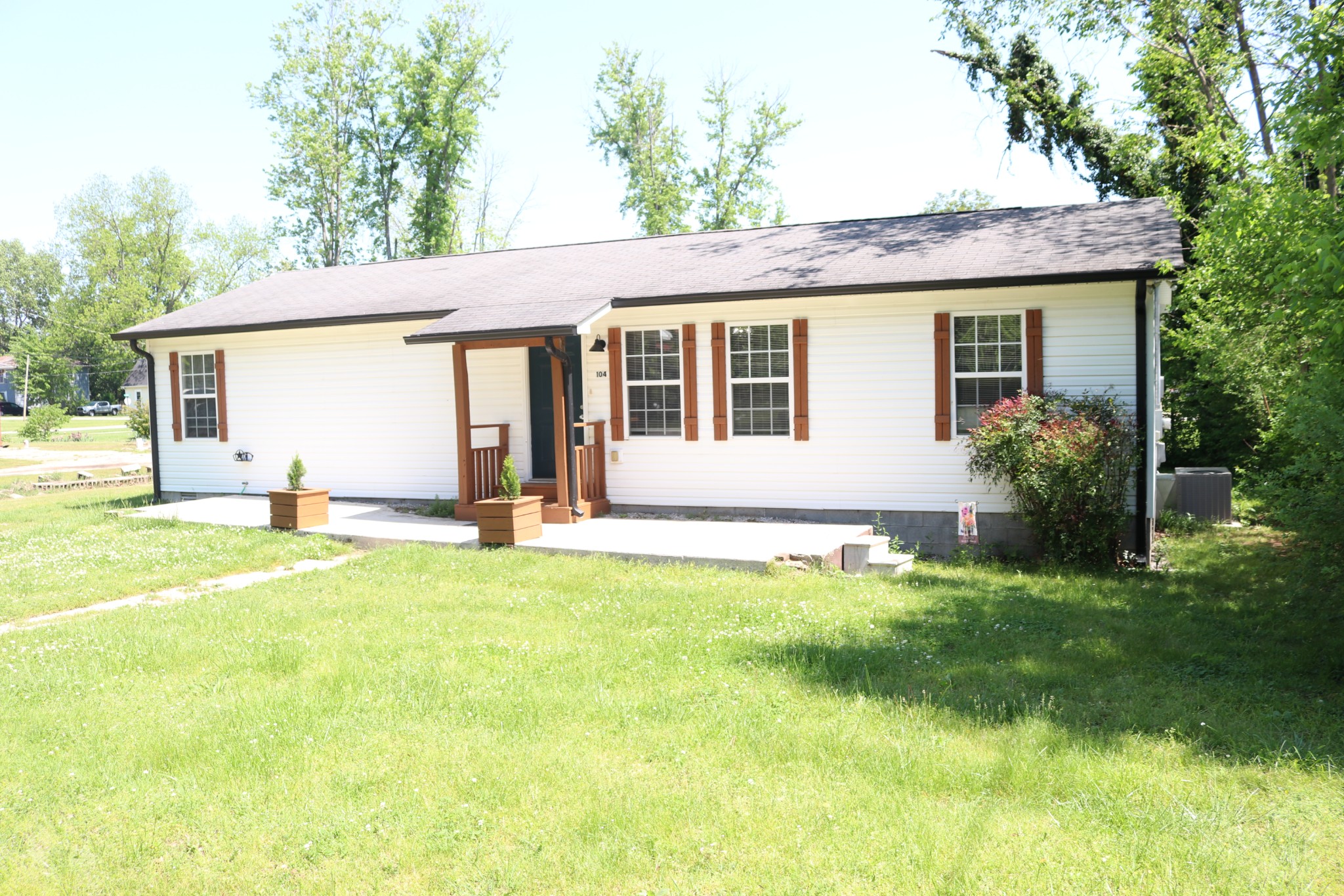 104 3rd Ave, N Property Photo
