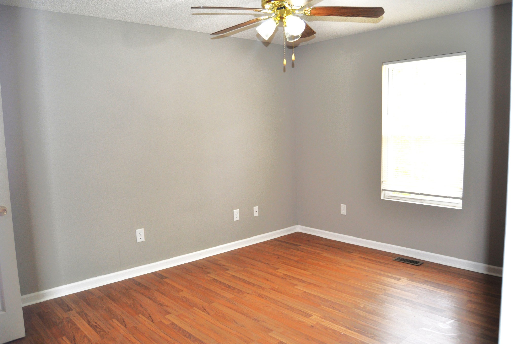 104 3rd Ave, N Property Photo 4