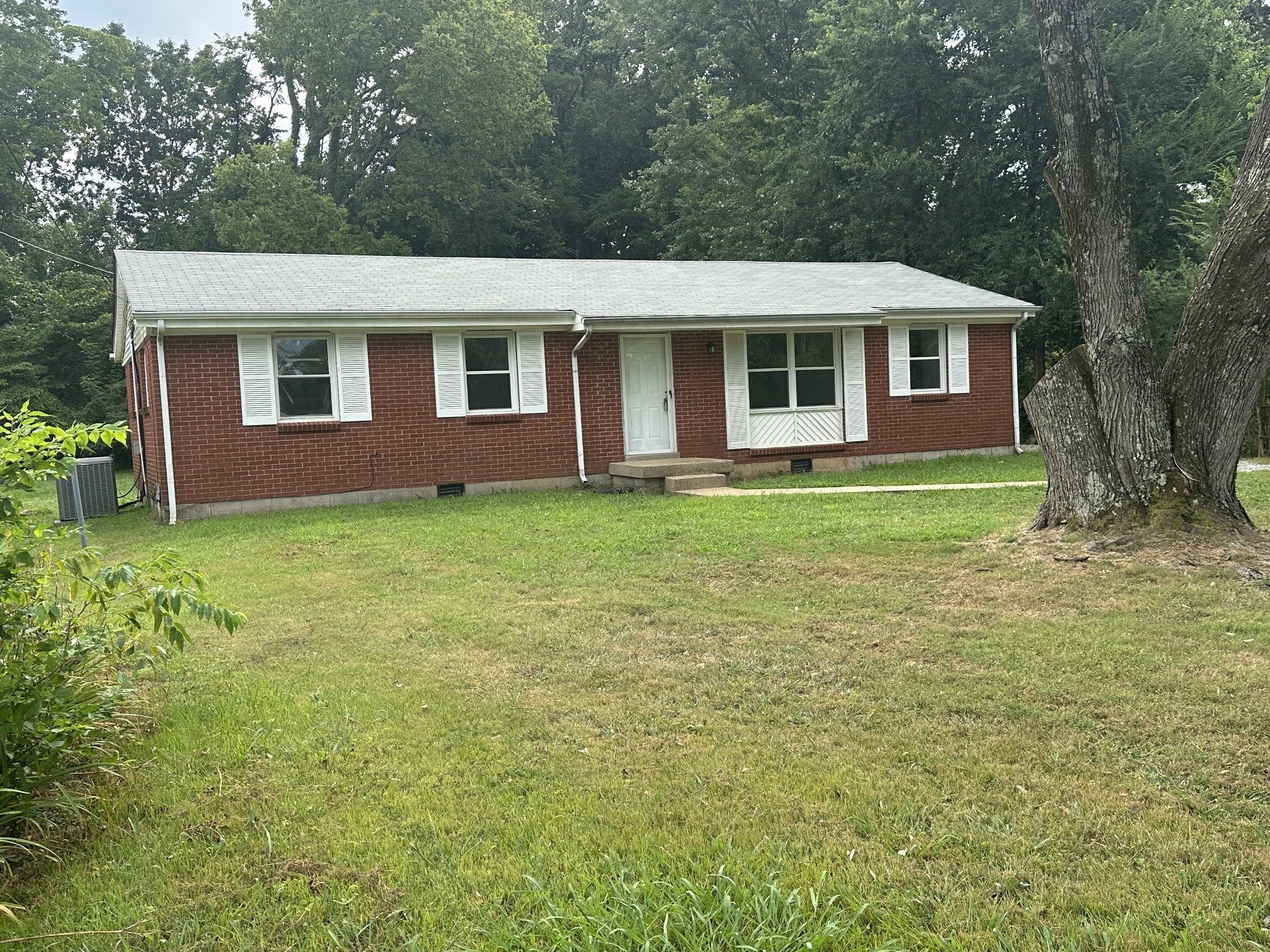 312 Plantation Dr Property Photo 1