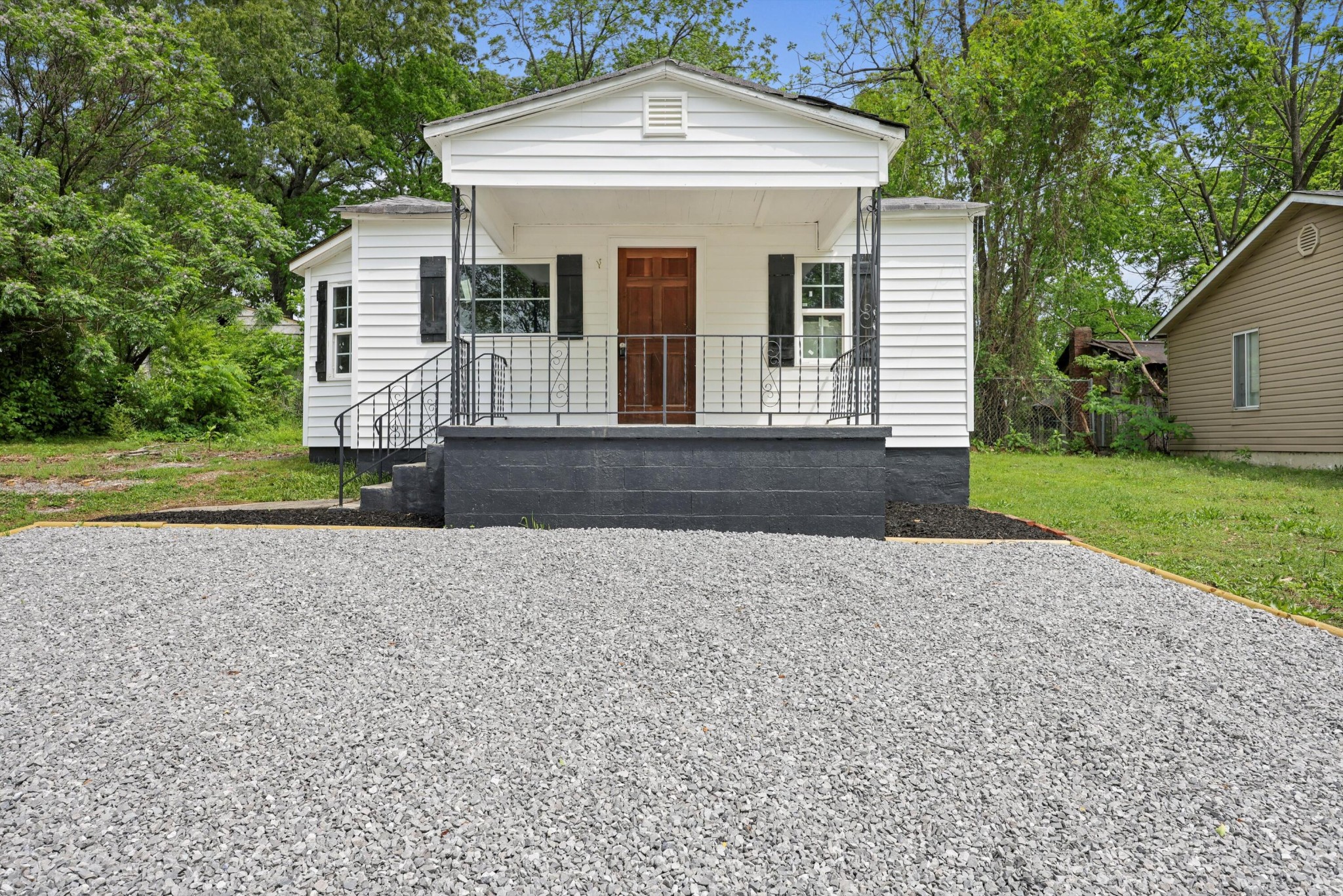 887 Kinsey Street Property Photo
