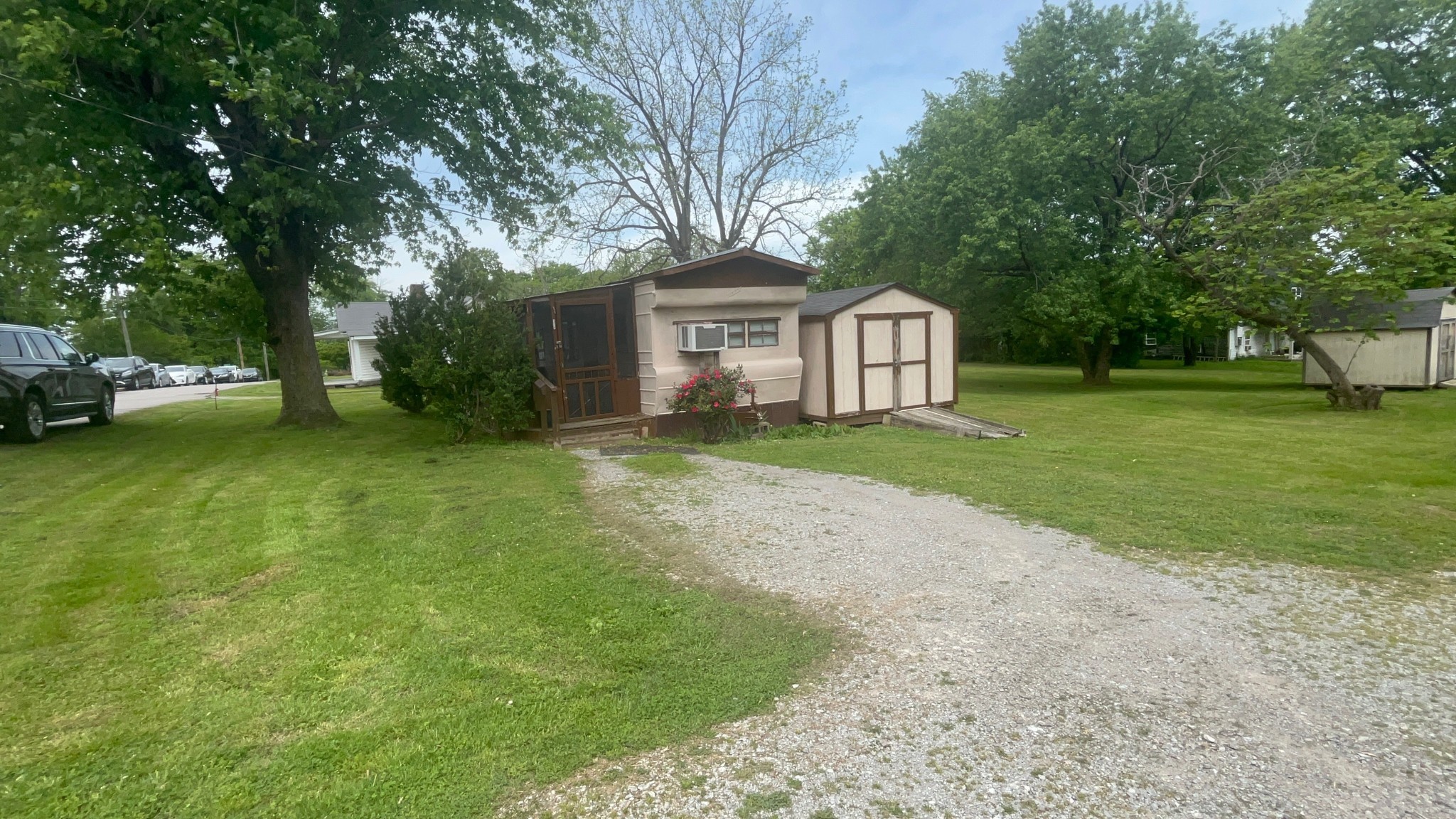 112 Center St Property Photo 3
