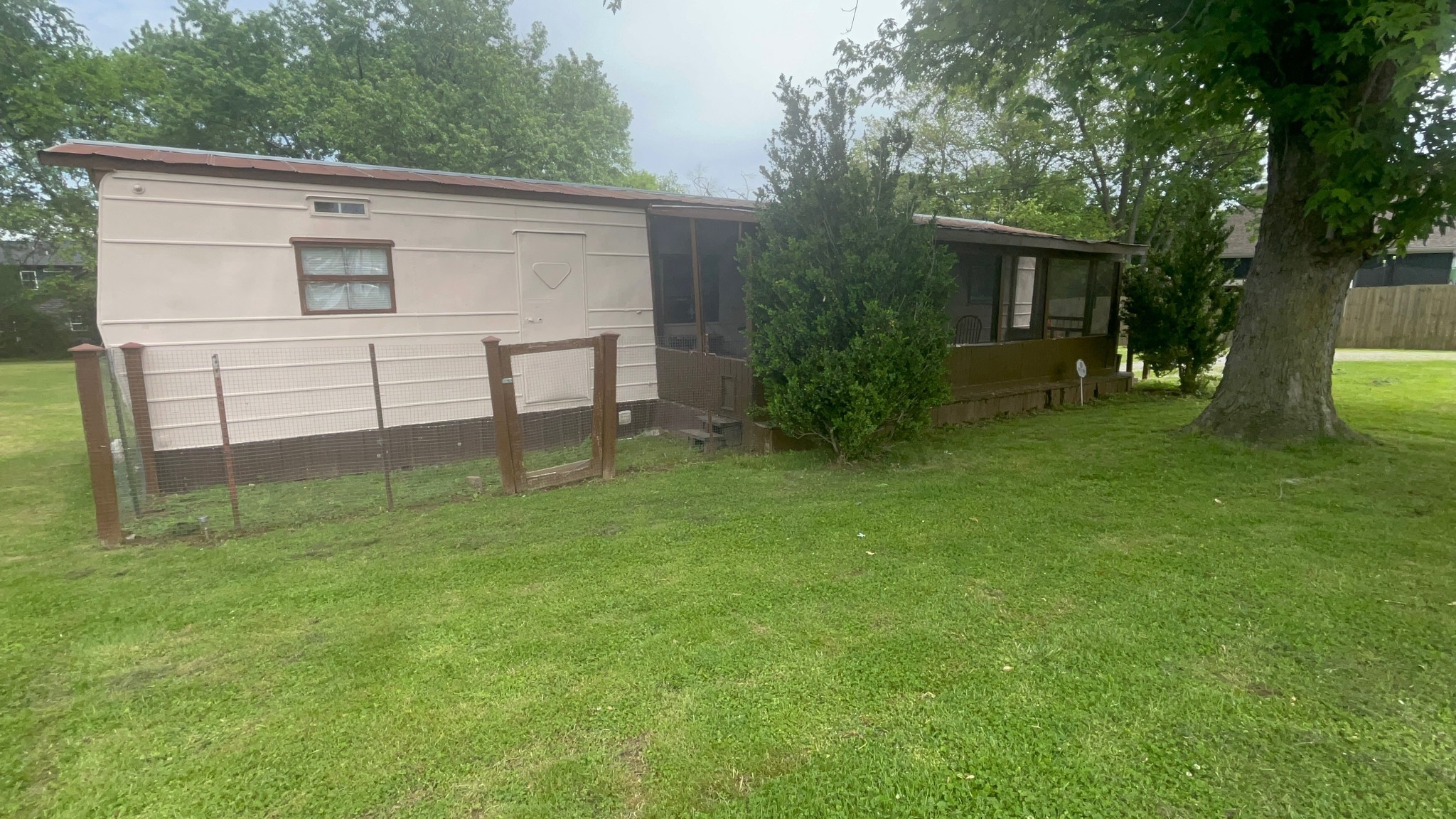 112 Center St Property Photo 4