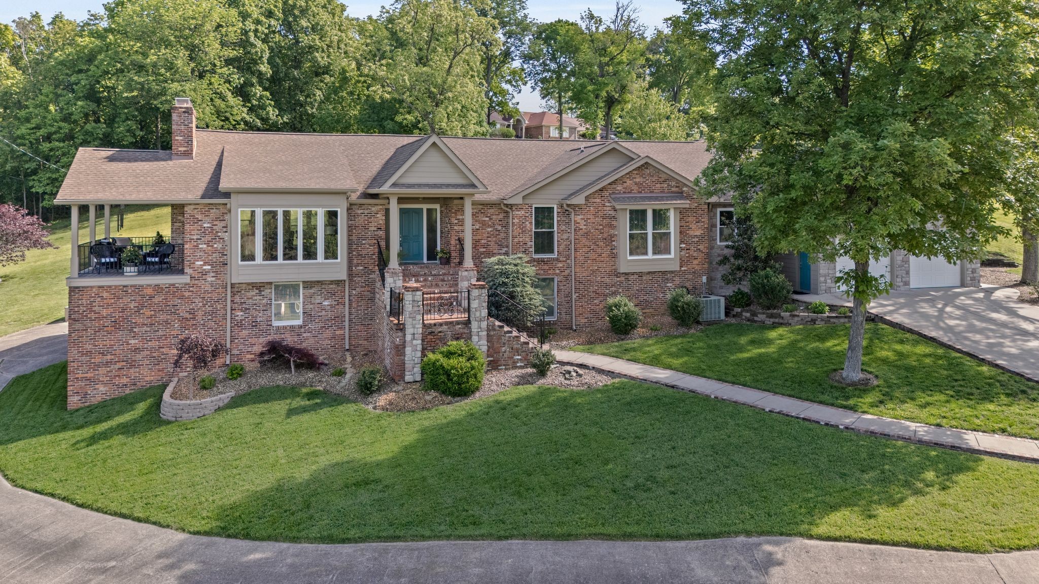 1035 Hillview Dr Property Photo 1