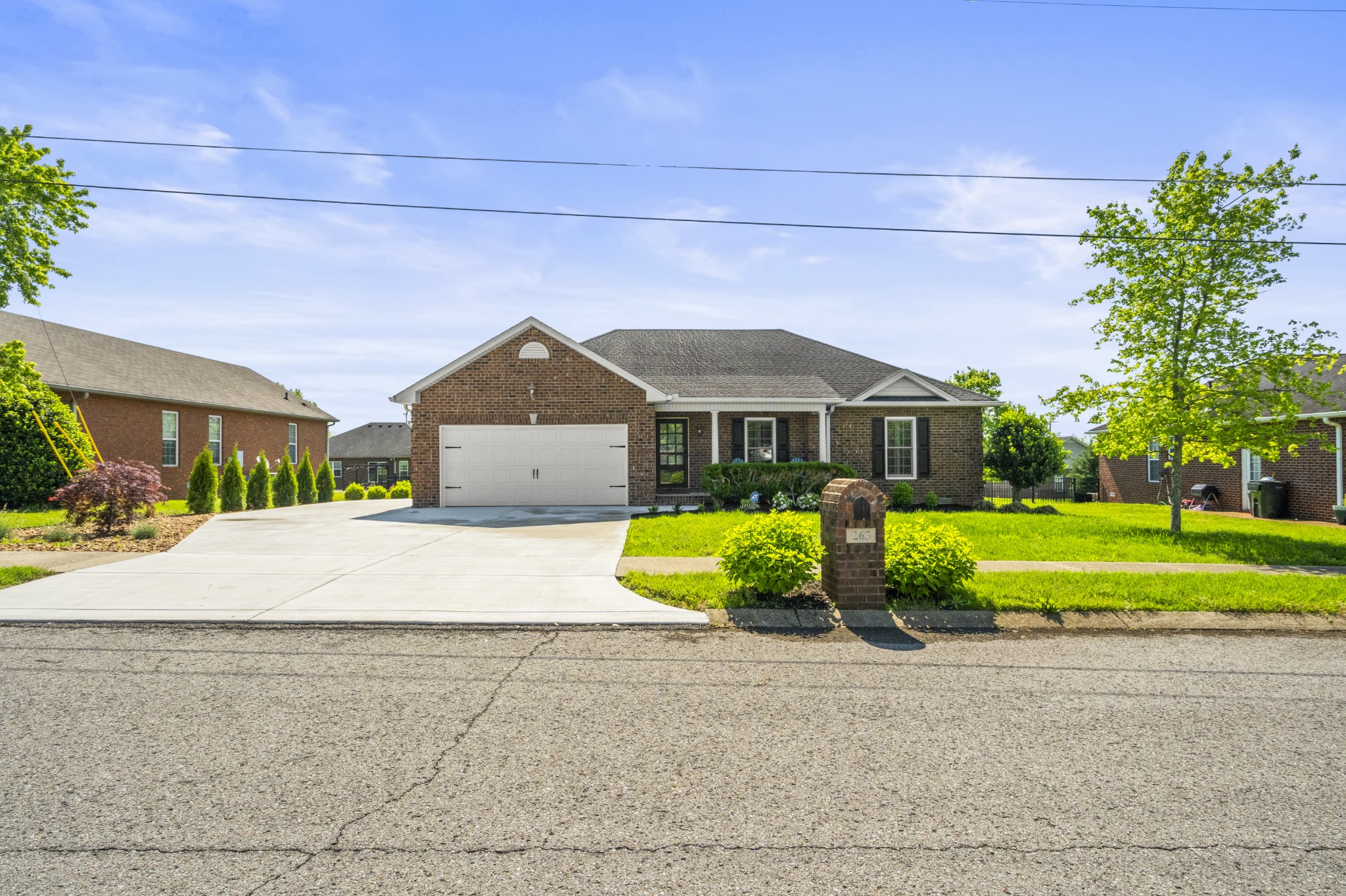 263 Walbrook Dr Property Photo 1