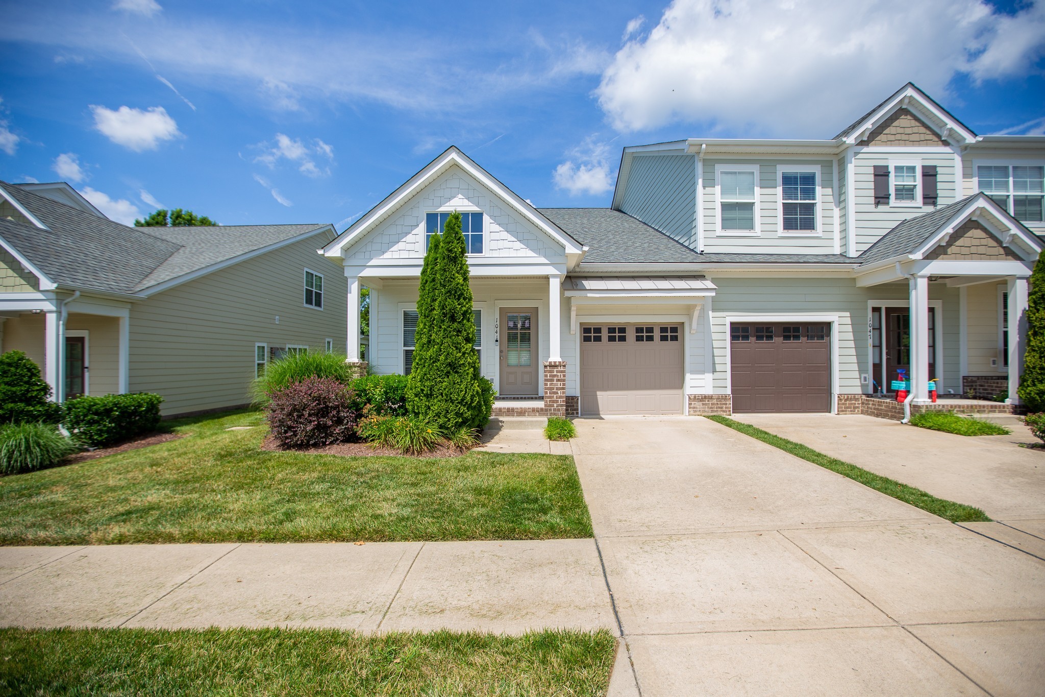 1041 Honey Bush Cir Property Photo