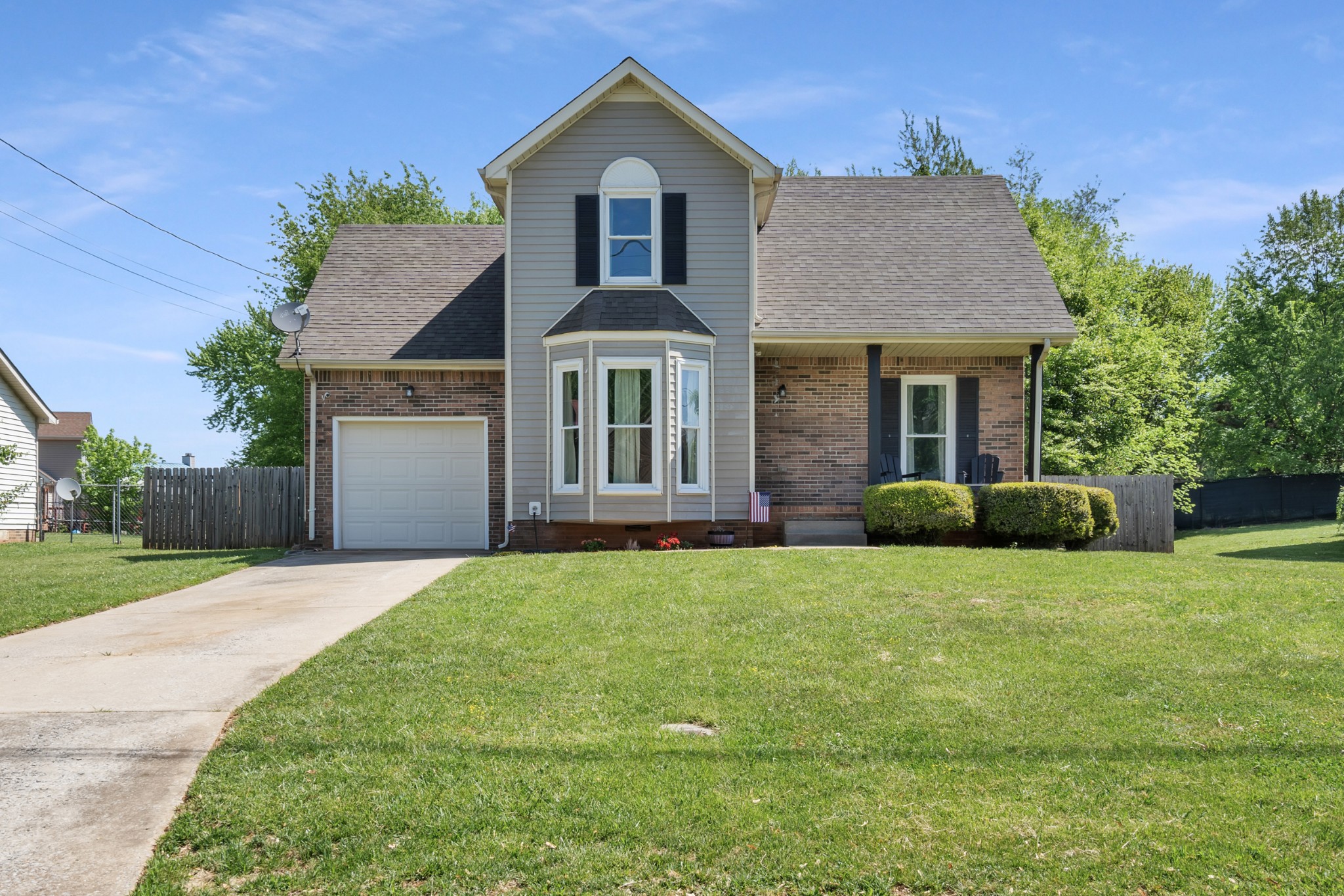 1217 Parkview Dr Property Photo 1