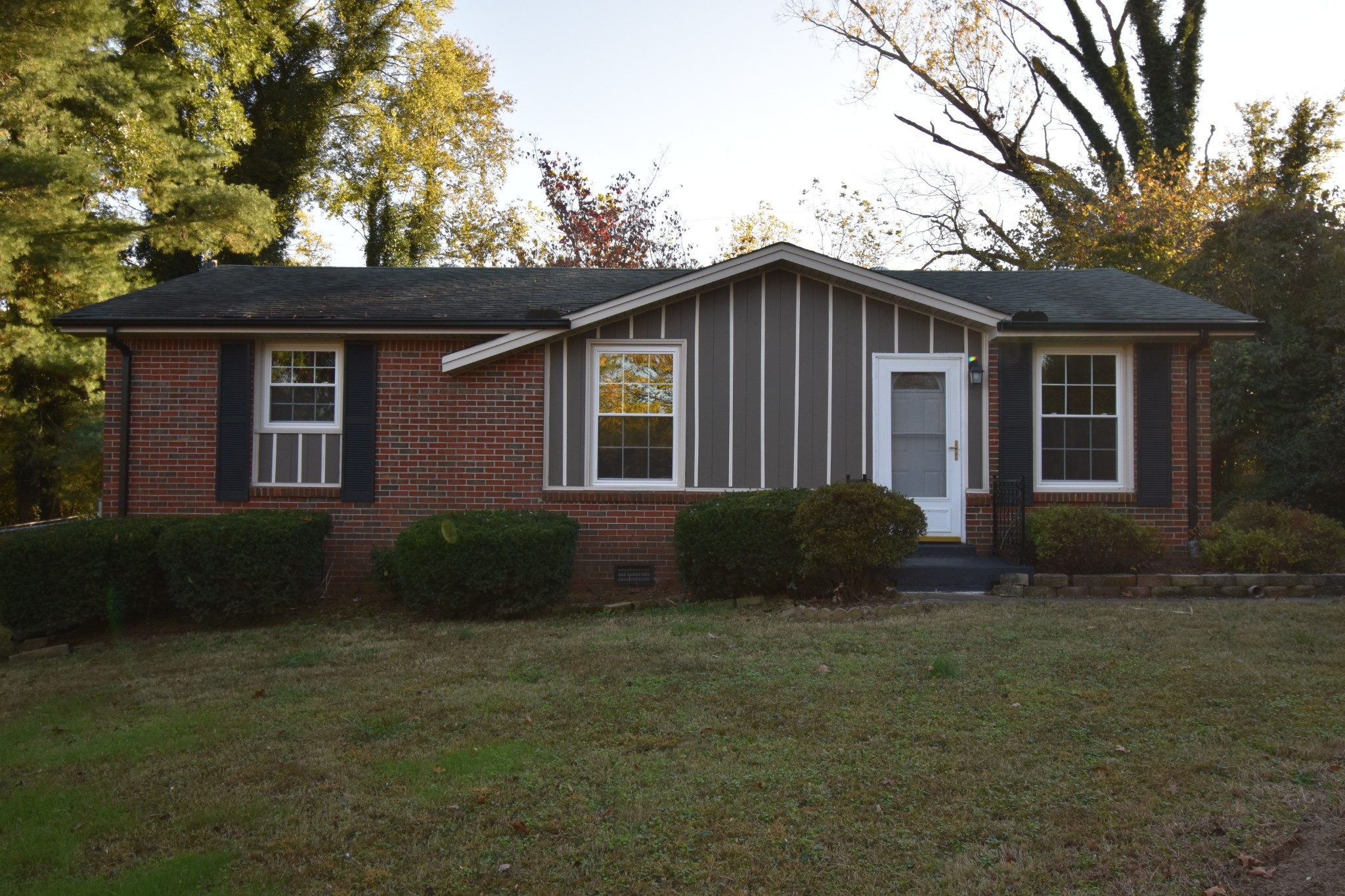 330 Crest Dr Property Photo