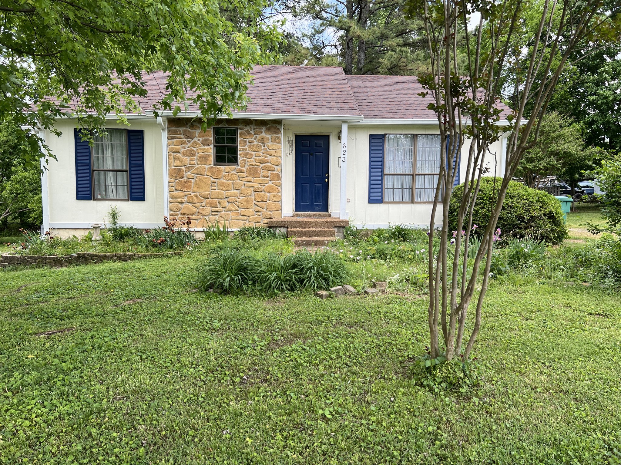 623 Meadowview Ct Property Photo 1