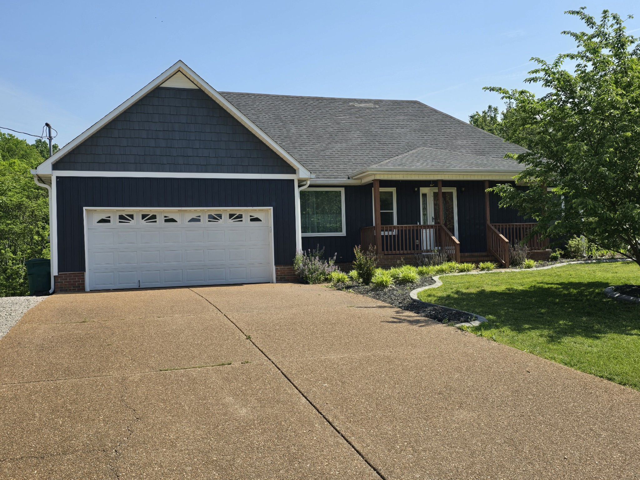 141 Crestview Dr Property Photo 1