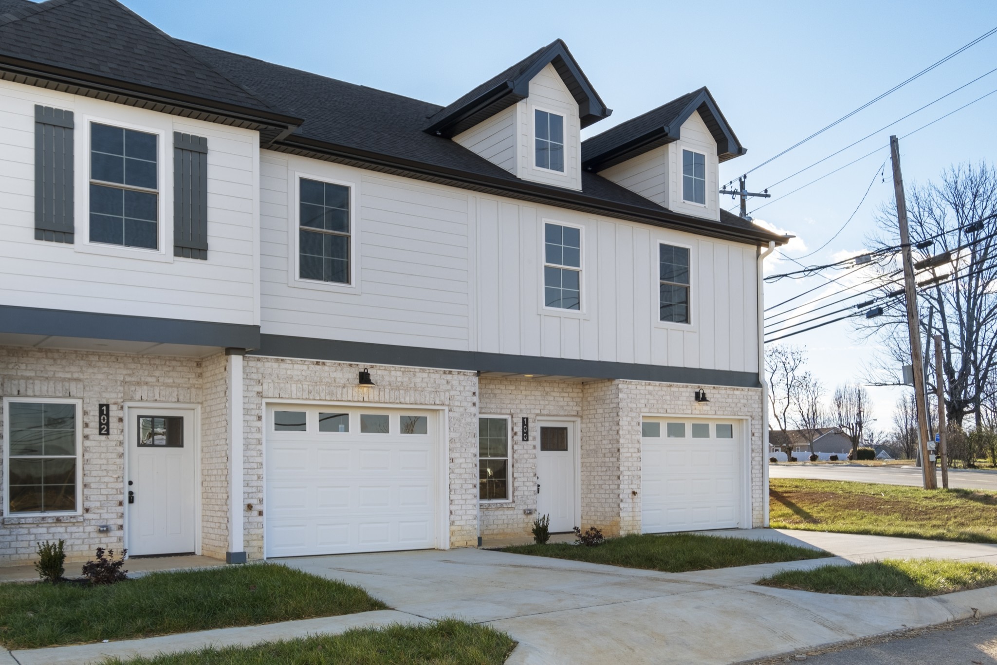 100 Maple View Dr Property Photo 1