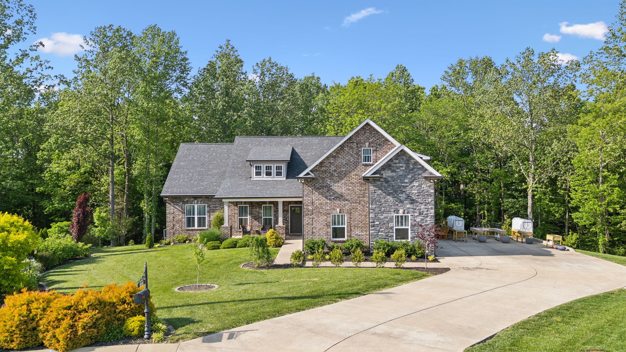 1055 Wales Ct Property Photo 1