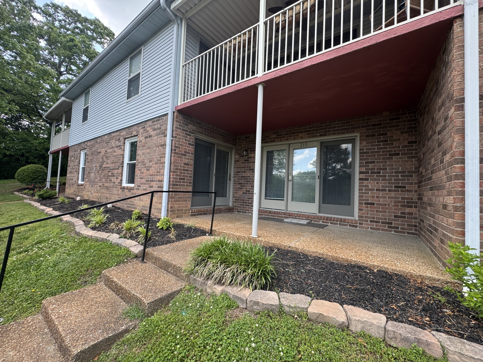 315 Village Ln, W Property Photo