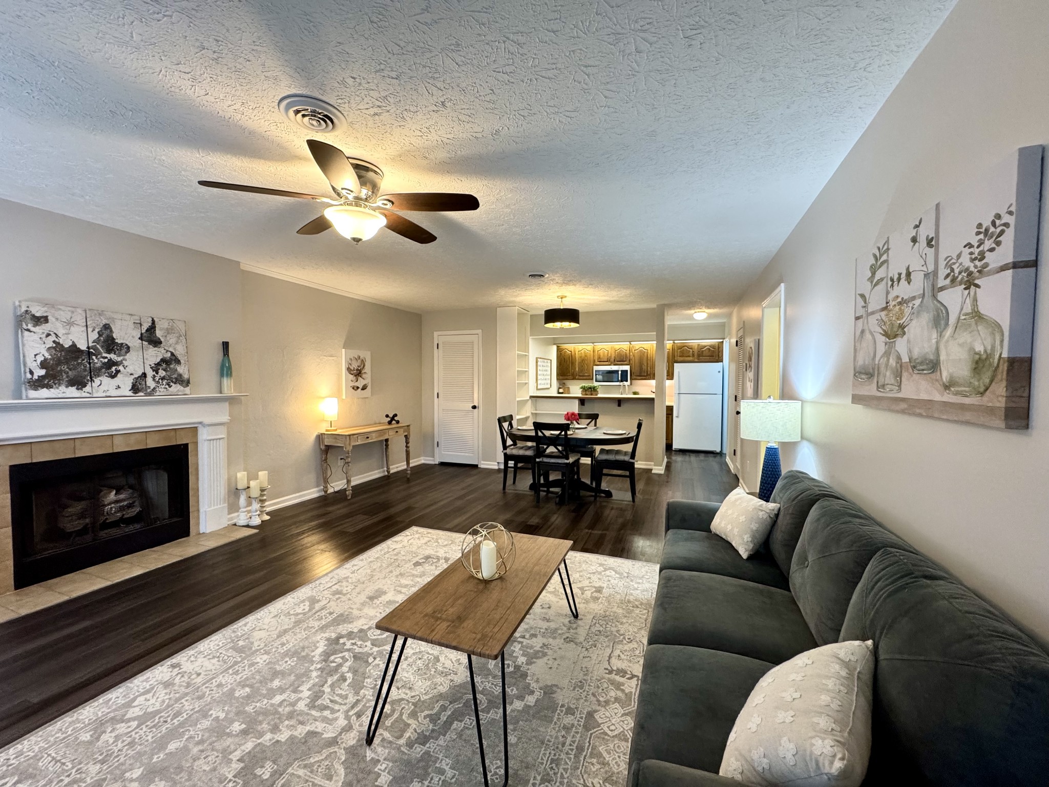 317 Village Ln, W Property Photo