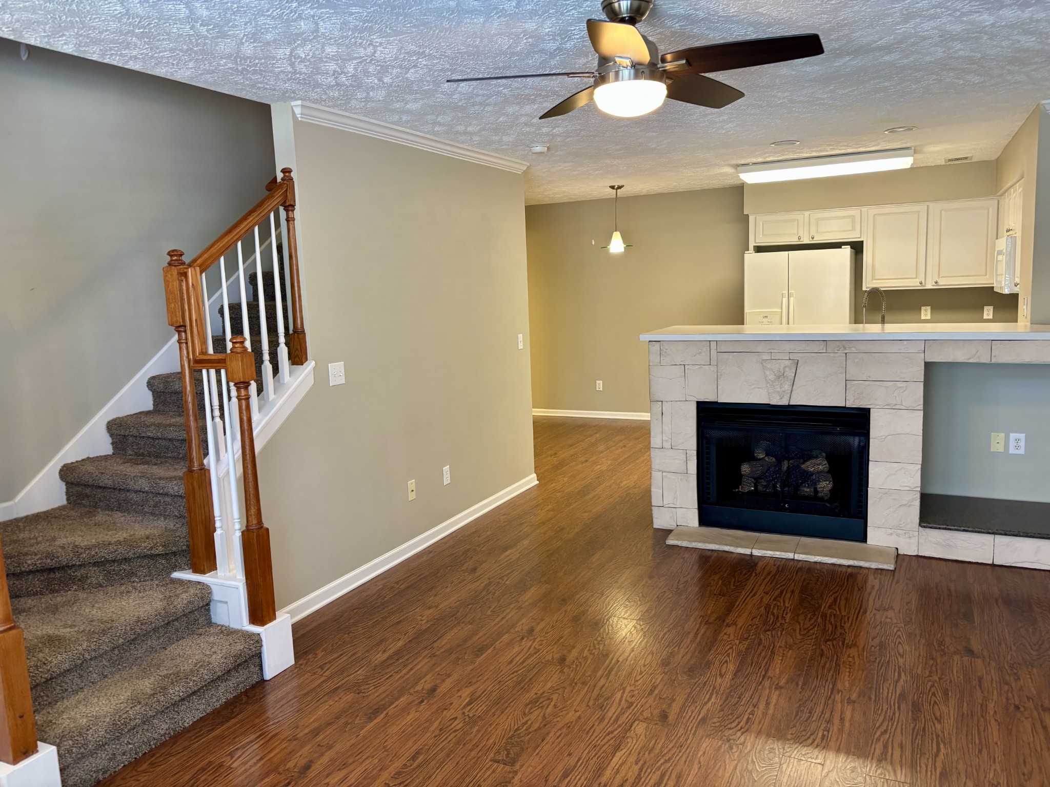 409 Compton Ln Property Photo 2