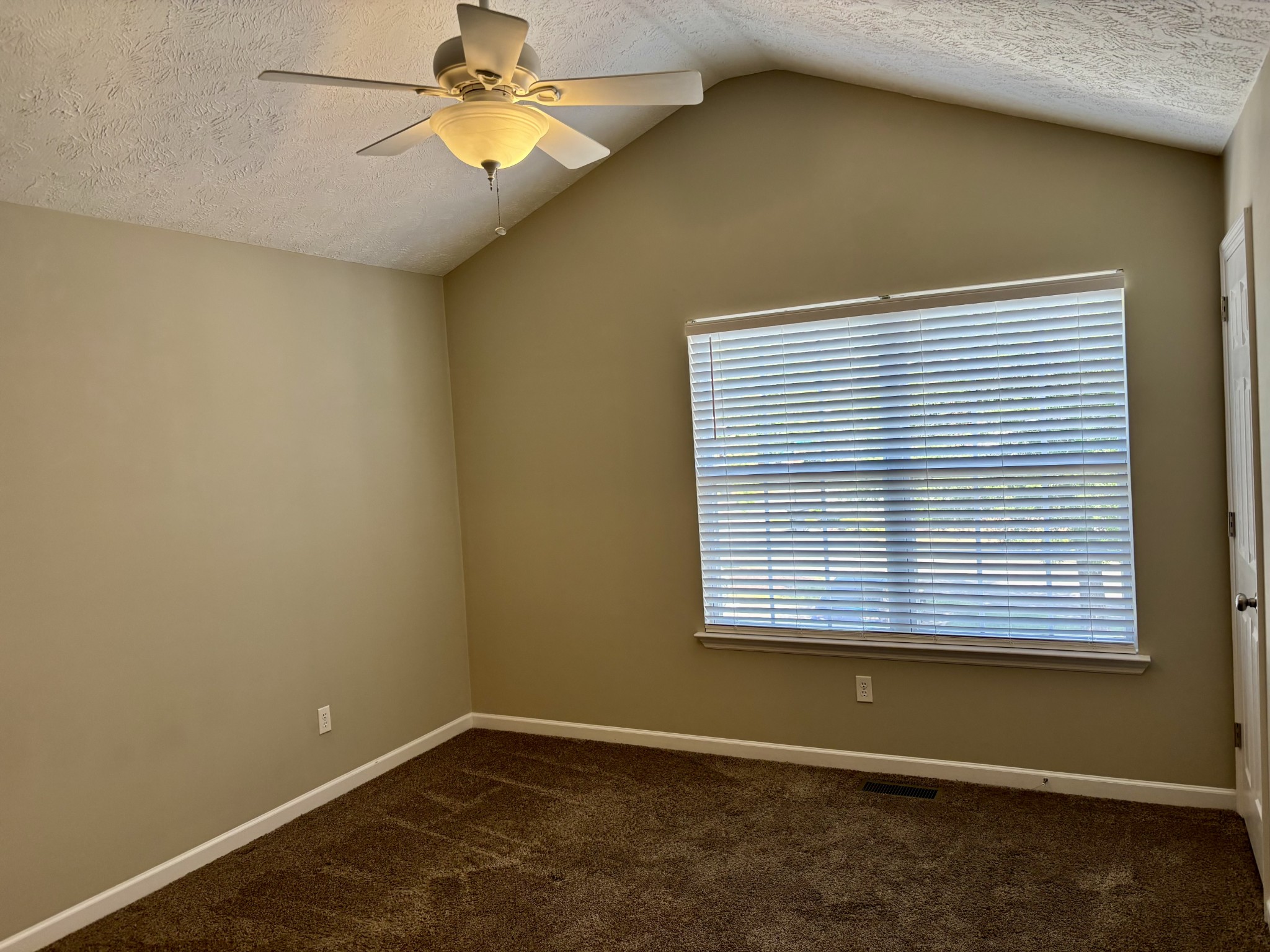 409 Compton Ln Property Photo 10