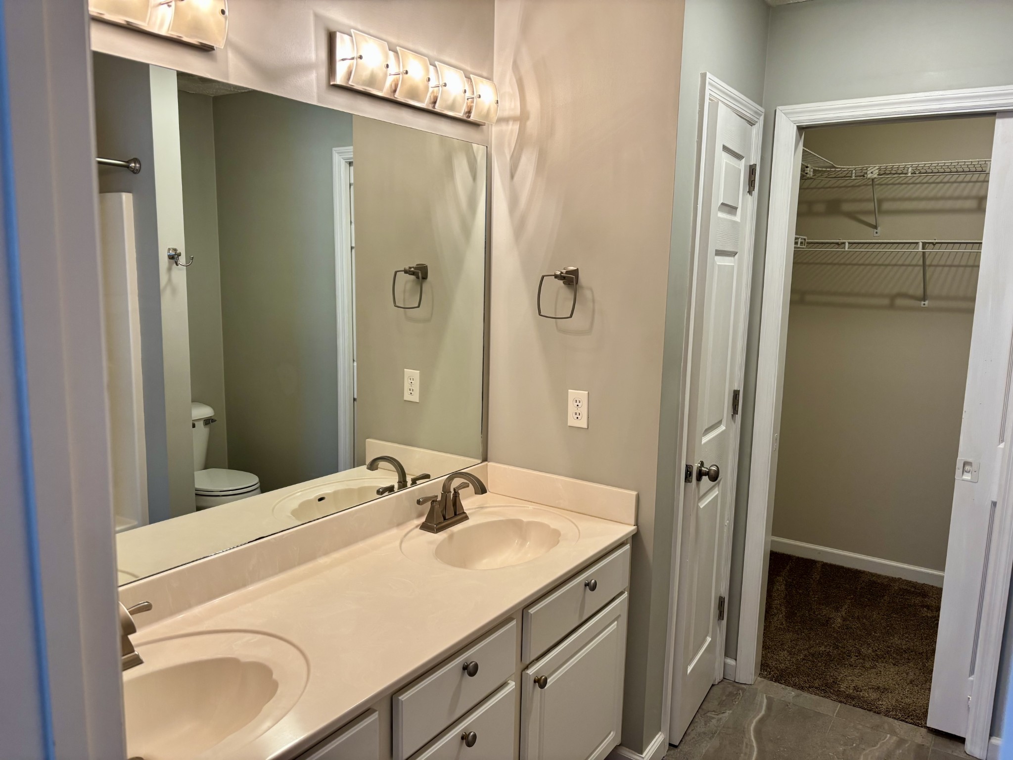 409 Compton Ln Property Photo 11