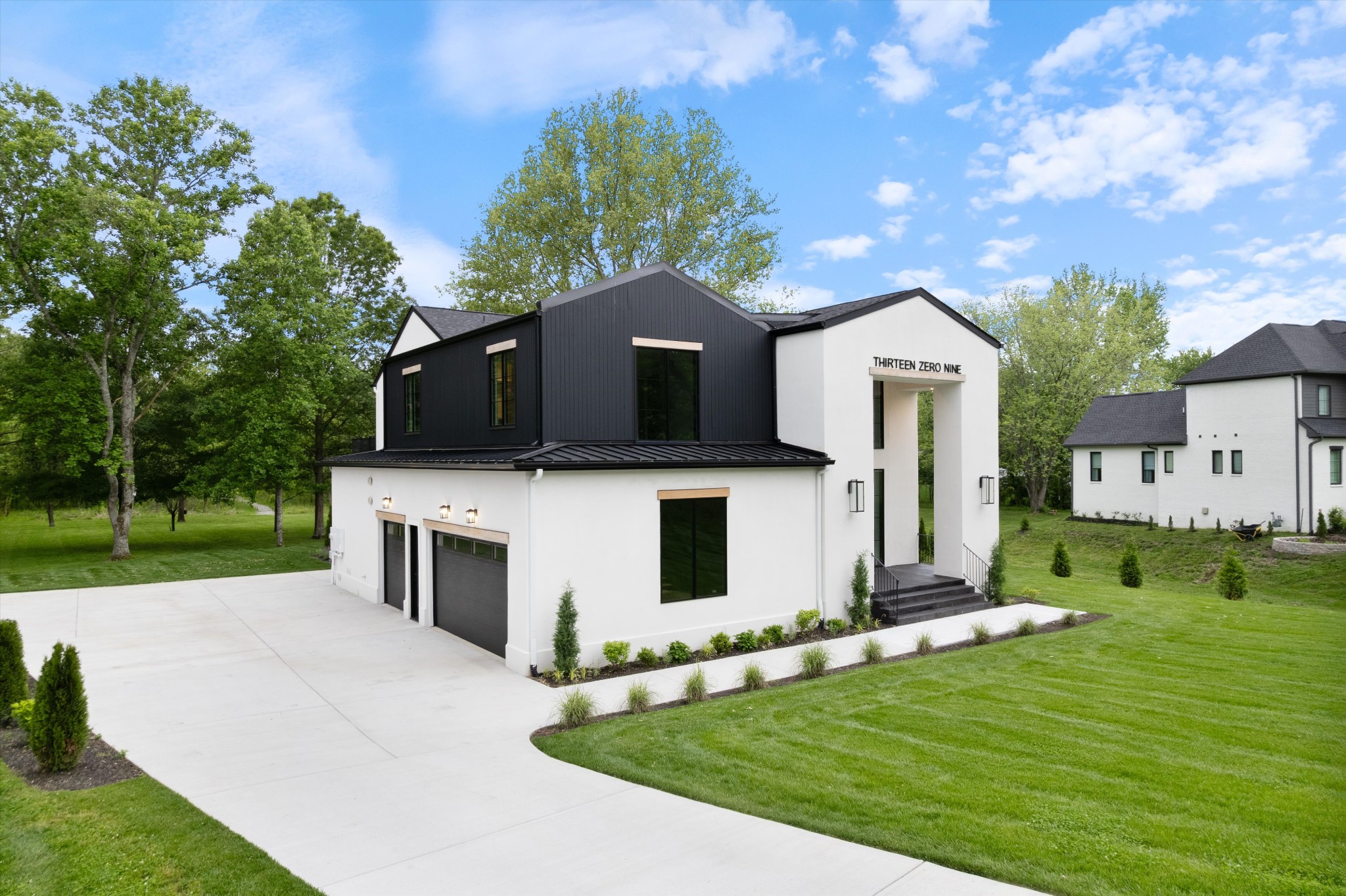 1309 Twin Springs Dr Property Photo 1