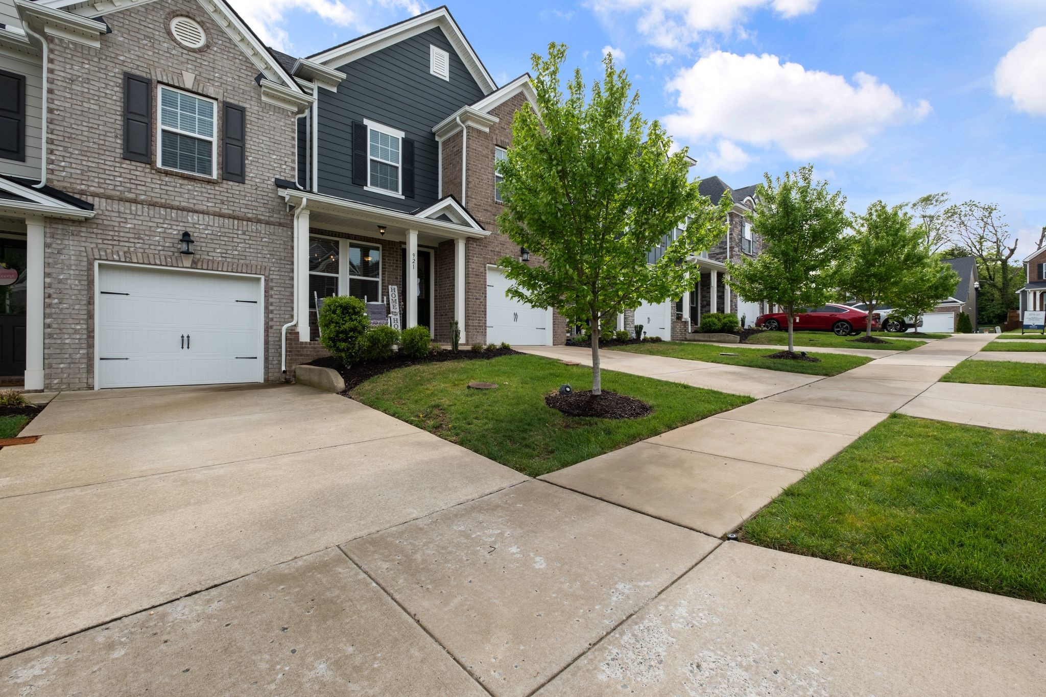921 Cavan Ln Property Photo 3