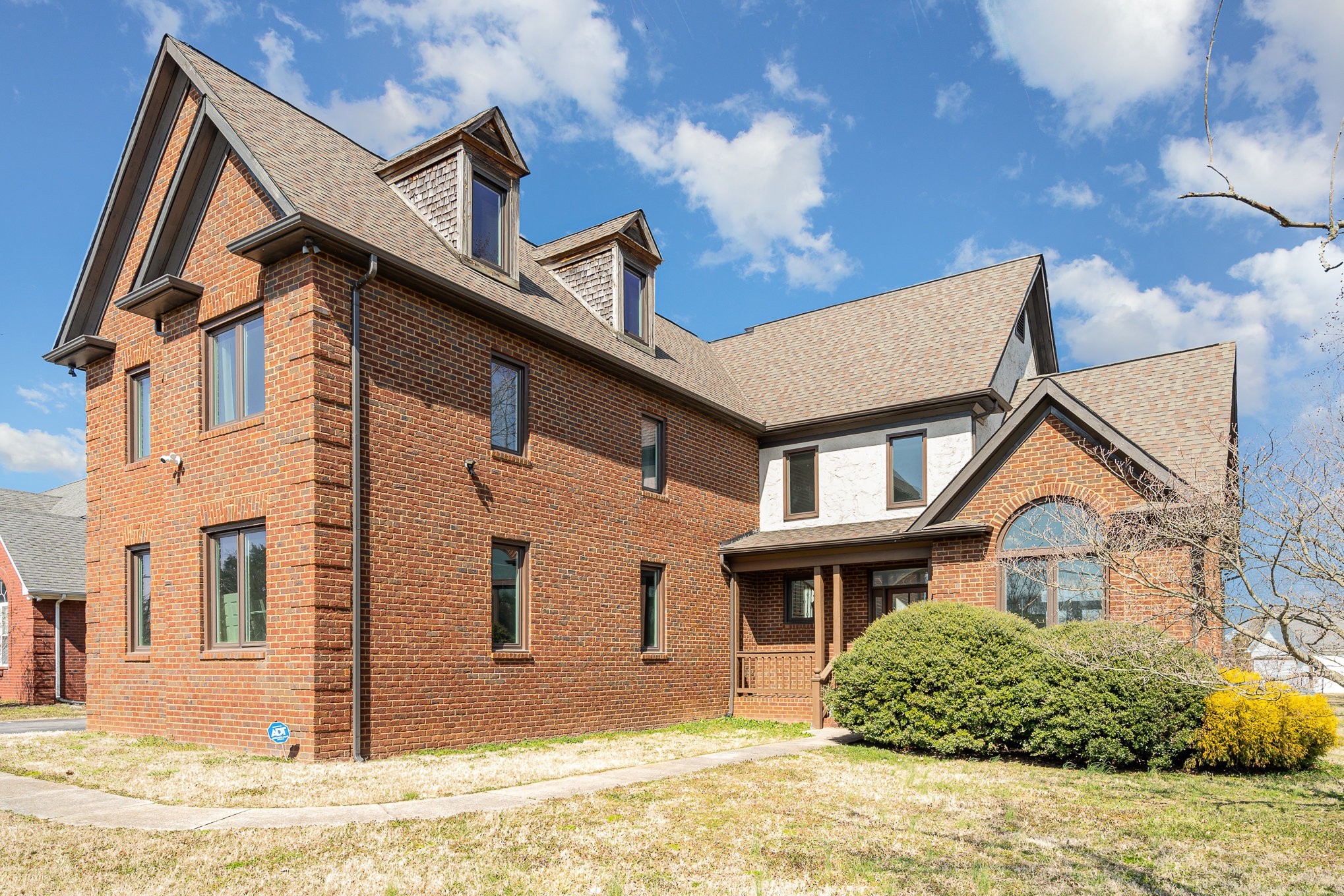 106 Tenby Dr Property Photo 1