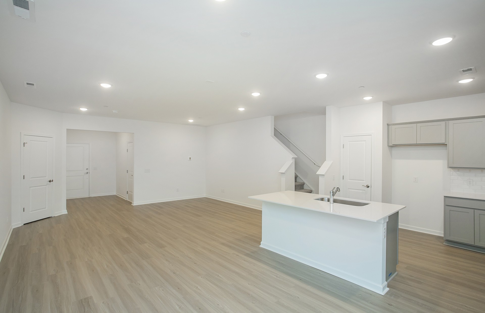7159 Mapleside Lane Property Photo 2