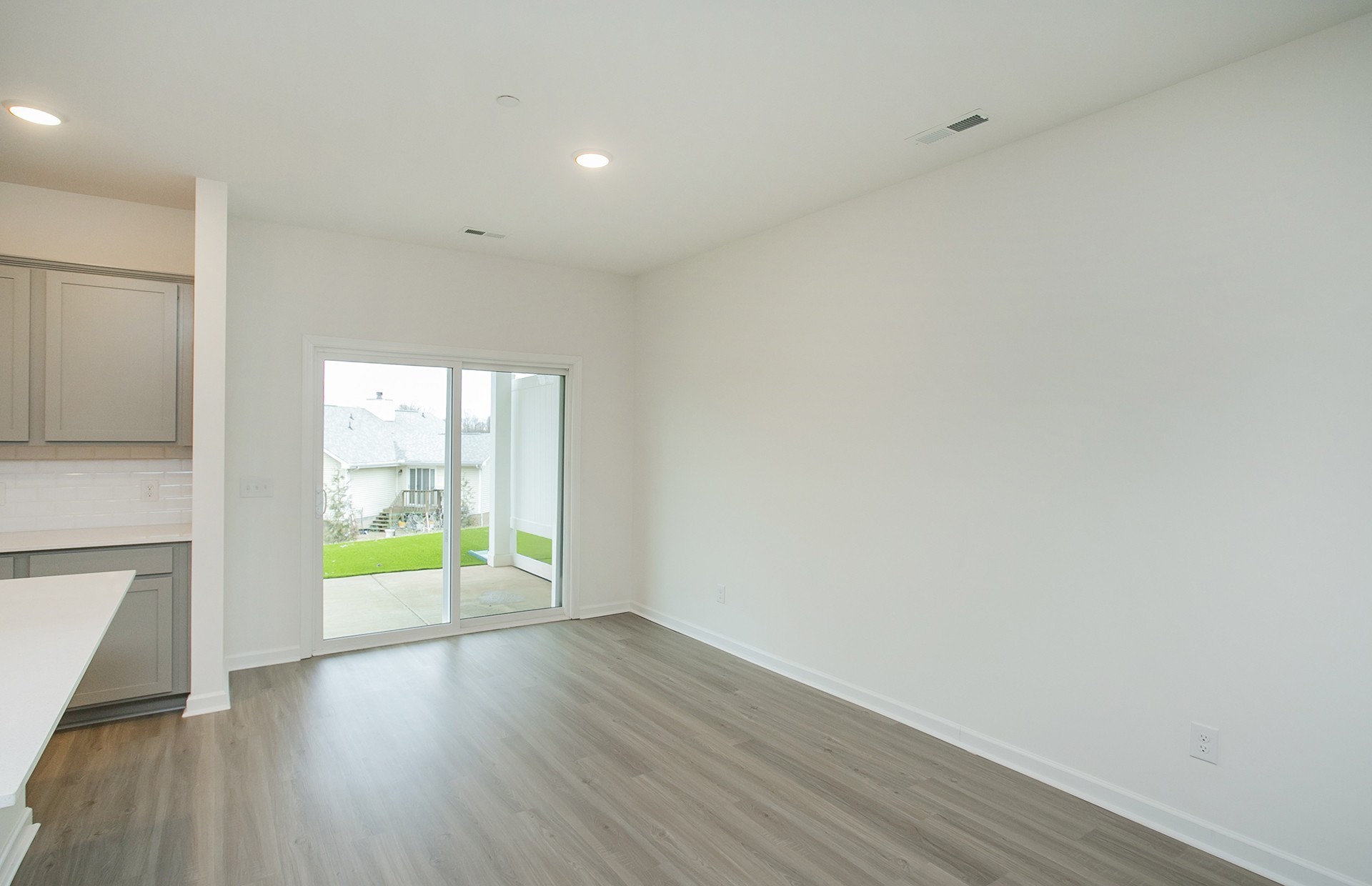 7159 Mapleside Lane Property Photo 8