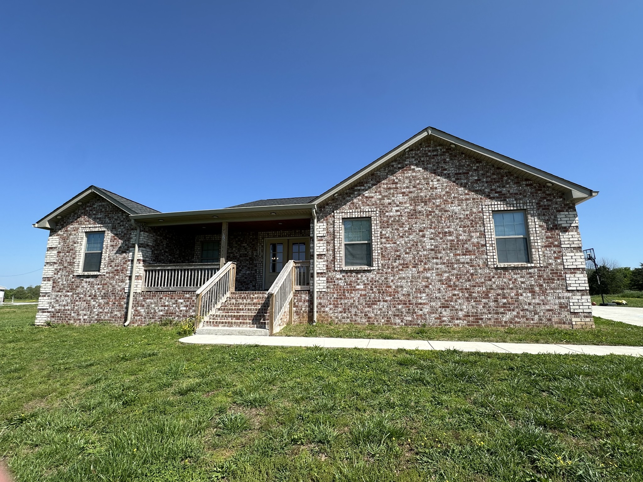 120 Freeland Rd Property Photo 1
