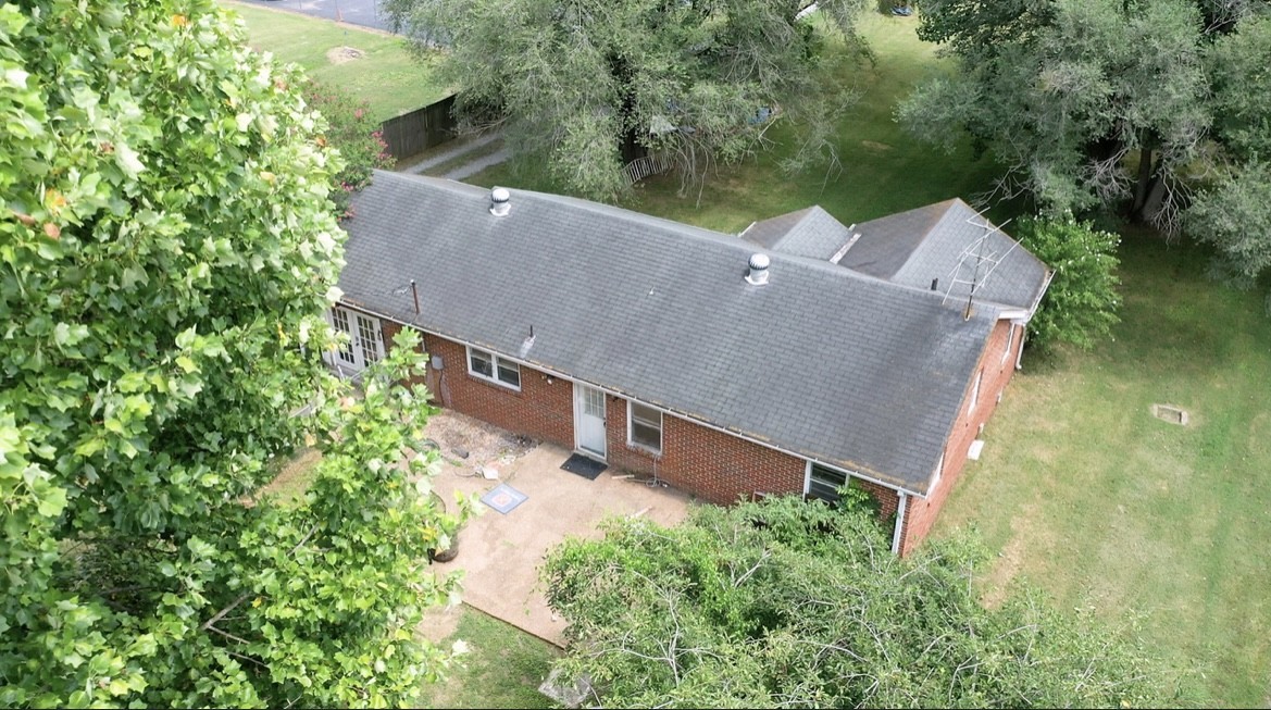 1088 Louisville Hwy Property Photo 5