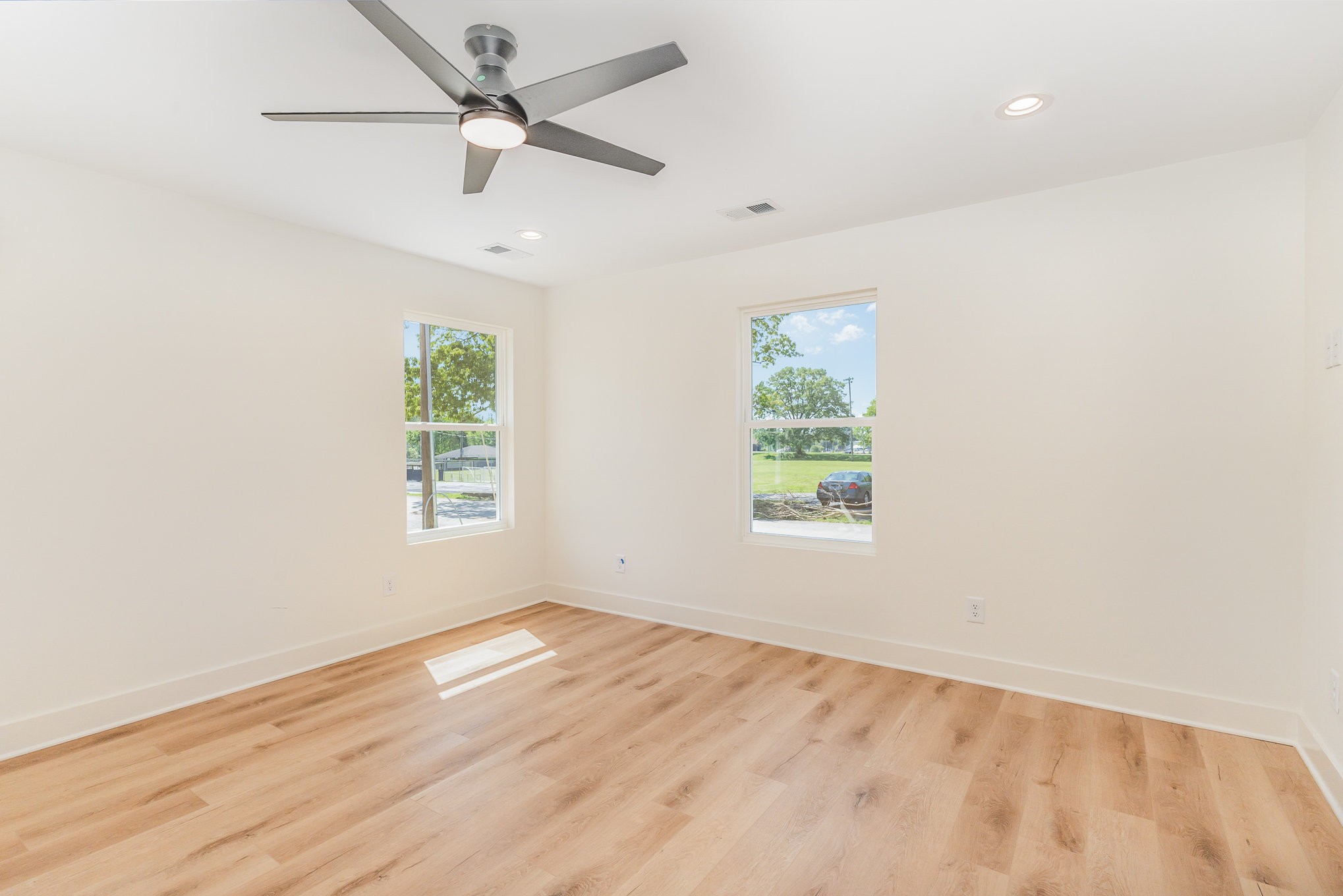1610 Lawrence St Property Photo 9