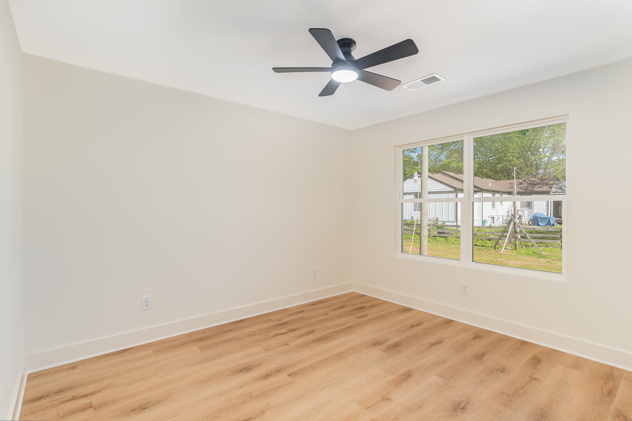 1610 Lawrence St Property Photo 14