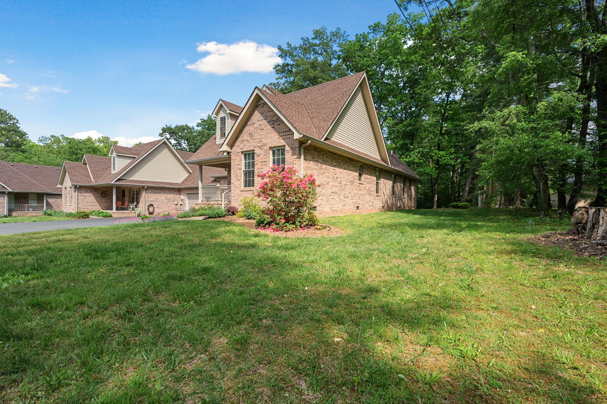 806 Forrest Dr Property Photo 4