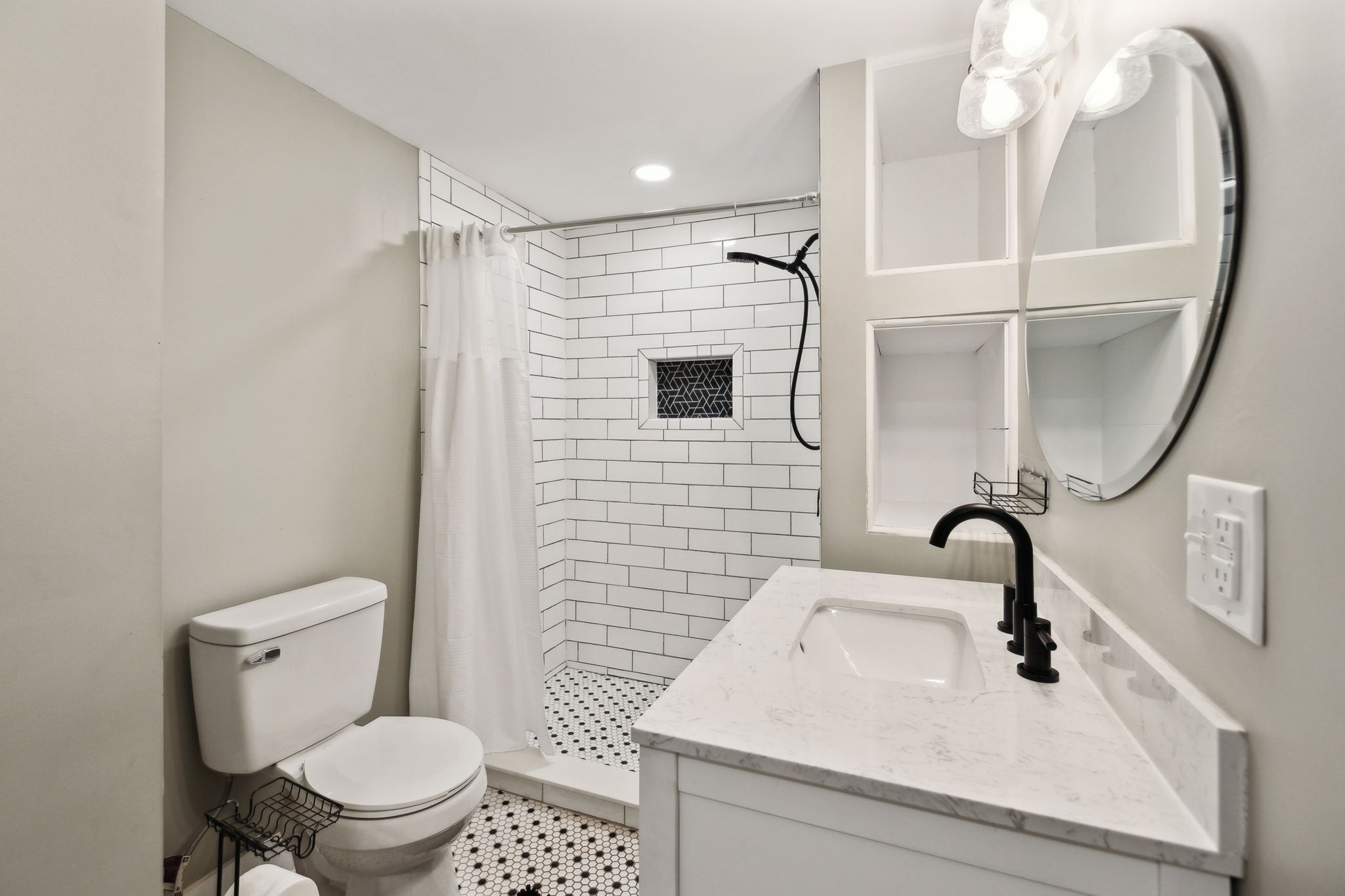 111 Warren St Property Photo 13