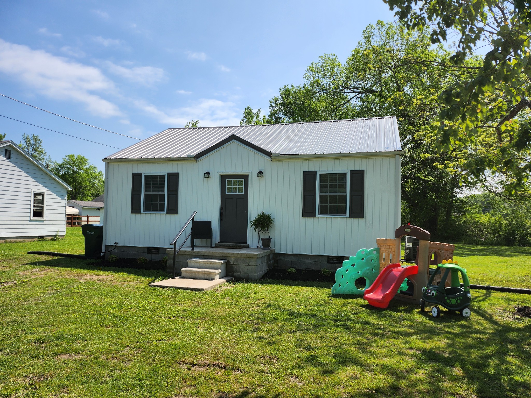 207 Merideth Ave Property Photo 1